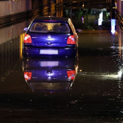 Überflutete Keller und Straßen durch Regen in Aschaffenburg