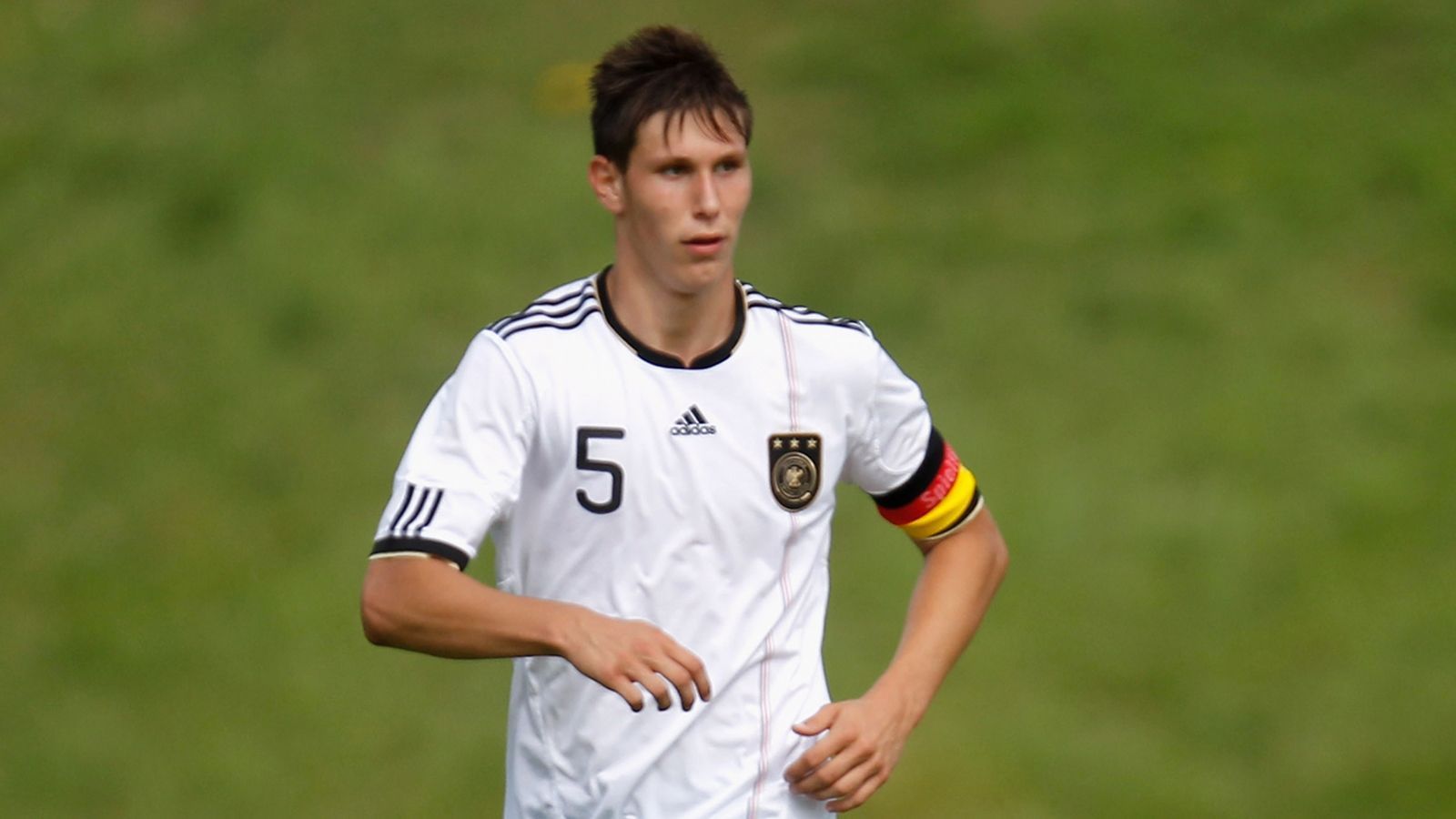 
                <strong>Niklas Süle</strong><br>
                U17-Debüt: 24.08.2011 U17-Spiele/-Tore: 17/3A-Nationalmannschaft-Debüt: 31.08.2016 A-Nationalmannschaft-Spiele/-Tore: 17/1
              