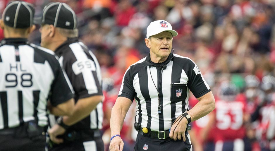 
                <strong>Verlierer: Die Referees</strong><br>
                Die Referees zeigen sich bislang in den Playoffs wahrlich nicht von ihrer besten Seite. Bereits in der Wild Card Round machen sie durch Fehlentscheidungen zugunsten der Seattle Seahawks auf sich aufmerksam. Und auch ihr Auftritt in den Divisional Playoffs ist keine Glanzleistung: Im Spiel der Packers gegen die Dallas Cowboys wird eine Strafe mehrmals korrigiert, zwei klare Holding-Penalties an Davante Adams bleiben unbemerkt - souverän ist anders.
              