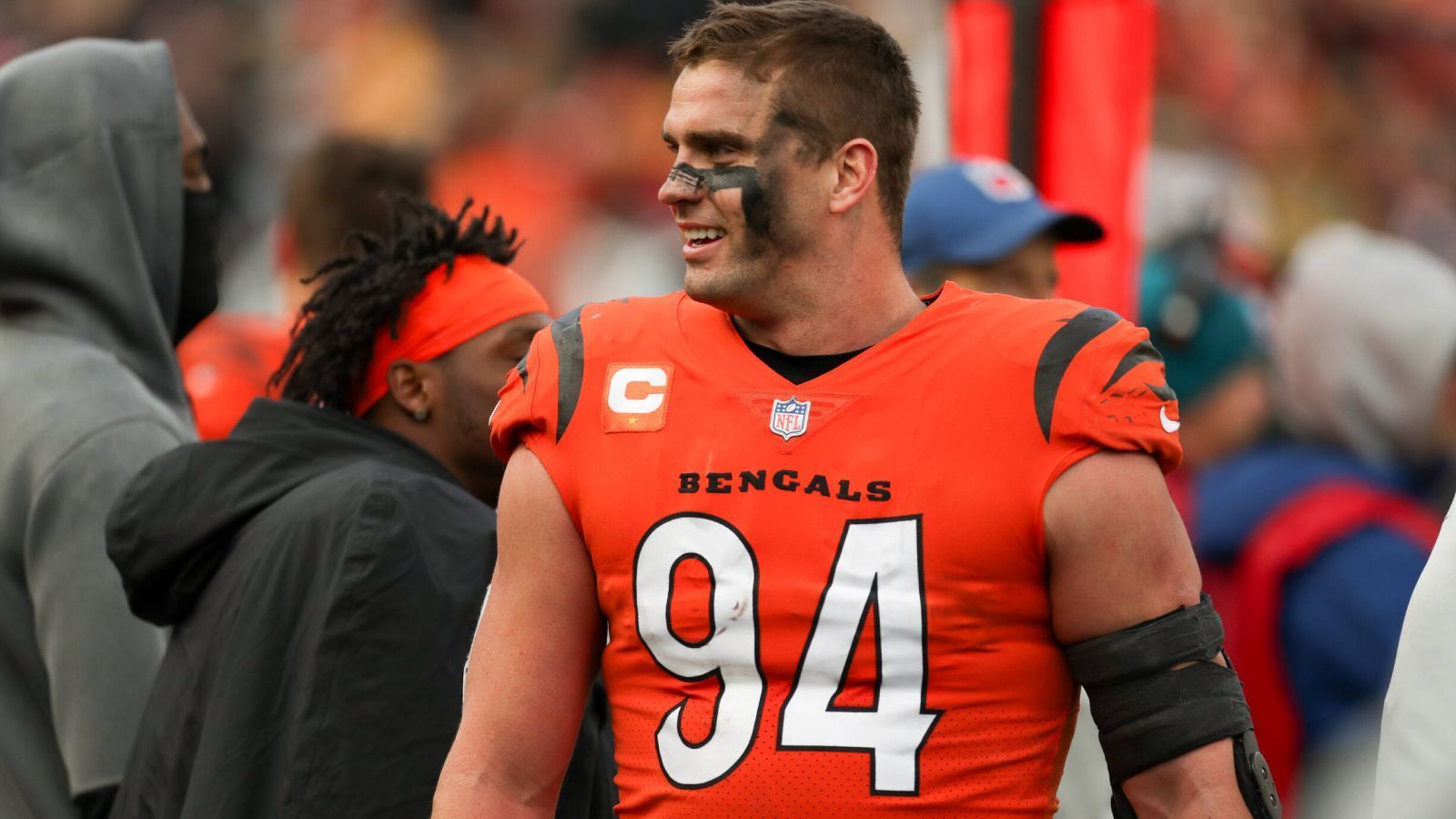 
                <strong>Sam Hubbard</strong><br>
                Team: Cincinnati Bengals -Position: Defensive End
              