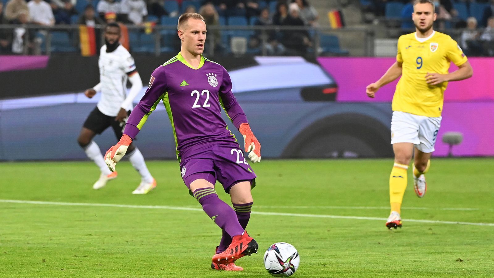 
                <strong>Marc-Andre ter Stegen</strong><br>
                Darf für den angeschlagenen Neuer spielen. Beim ersten Gegentor chancenlos. Ansonsten immer auf seinem Posten, wenn er gebraucht wird. In der Nachspielzeit noch einmal voll gefordert und auf dem Posten. ran-Note: 3
              