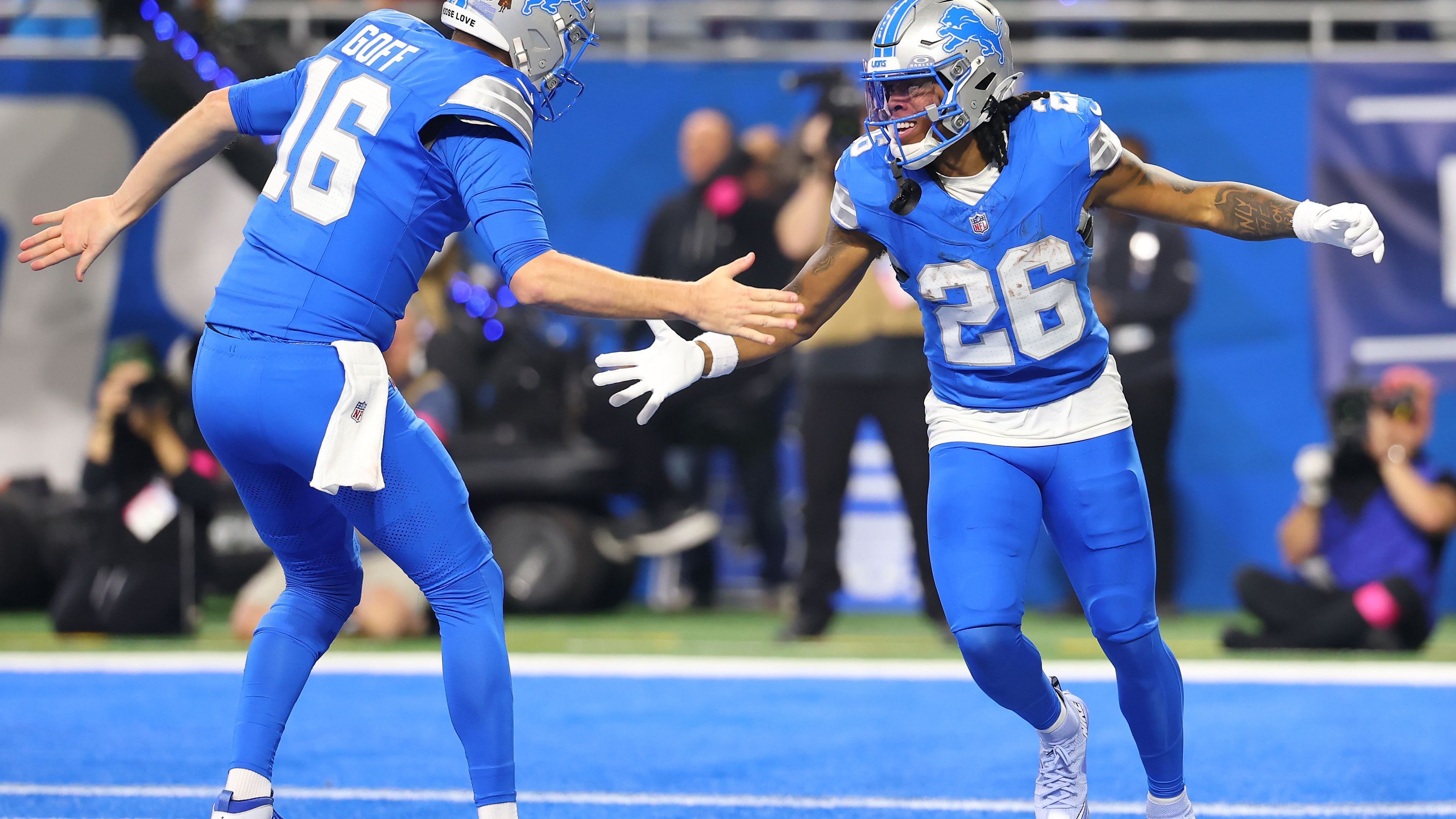 <strong></strong><strong>NFL Week 14 (4.-10. Dezember):</strong><br><strong>TNF:</strong>&nbsp;Dallas Cowboys @ Detroit Lions<br><strong>SNF:</strong>&nbsp;Houston Texans @ Kansas City Chiefs<br><strong>MNF:</strong>&nbsp;Philadelphia Eagles @ Los Angeles Chargers