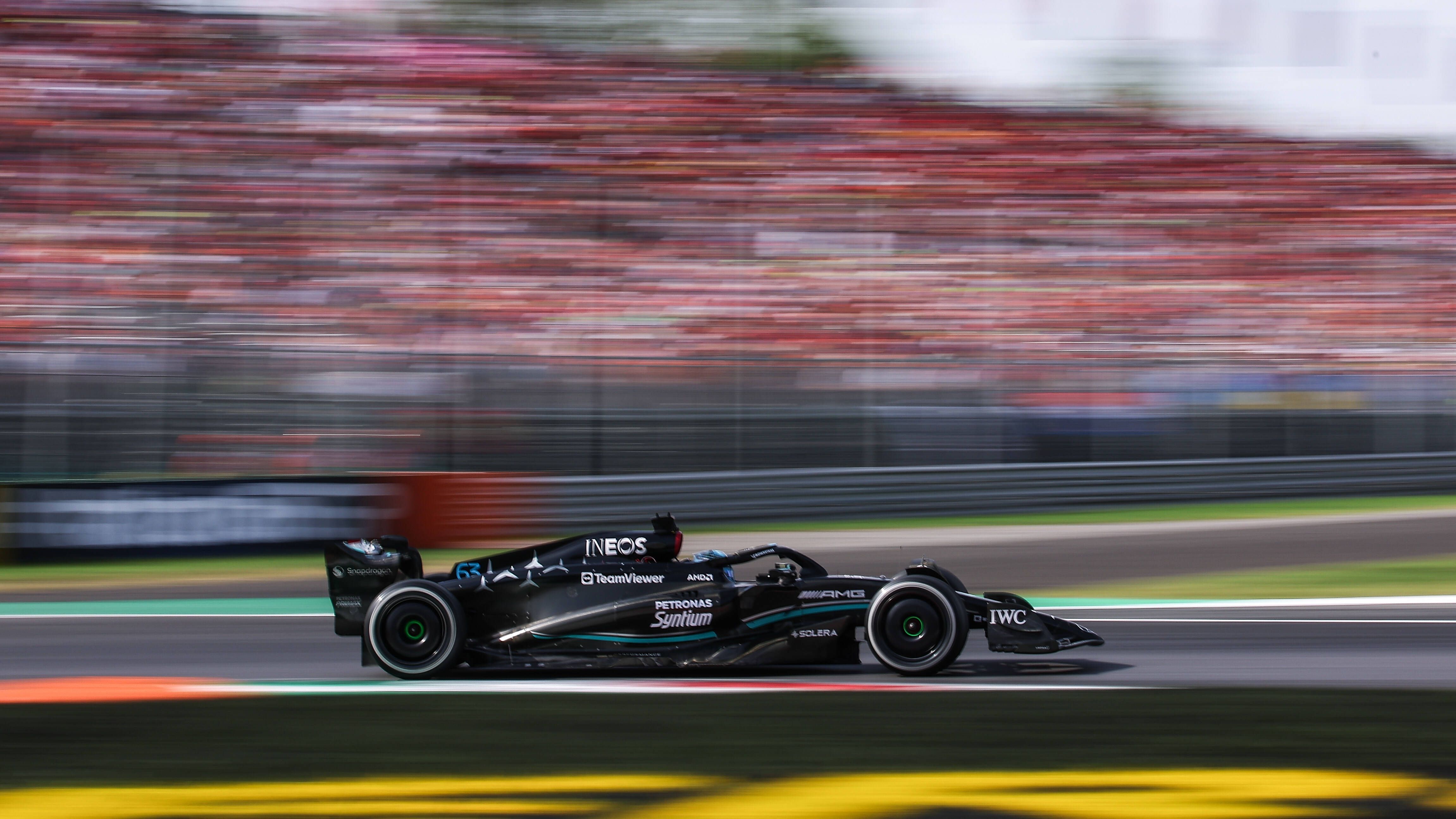 <strong>Gewinner: George Russell</strong><br>Bislang war es eine durchaus komplizierte Saison für den jungen Briten, im Mercedes-Teamduell mit Lewis Hamilton hatte Russell häufig das Nachsehen und auch manchmal das Rennglück nicht auf seiner Seite. In Monza aber hatte er den siebenmaligen Champion sowohl im Qualifying als auch im Rennen klar im Griff. Mehr als Platz fünf war nicht drin.