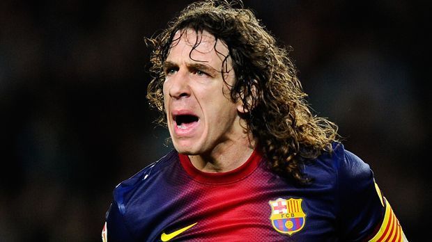 
                <strong>Innenverteidiger: Carles Puyol</strong><br>
                Innenverteidiger: Carles Puyol. "Auf ihn kannst du dich hinten immer verlassen" - sagt Alonso über die Barca-Legende. 
              