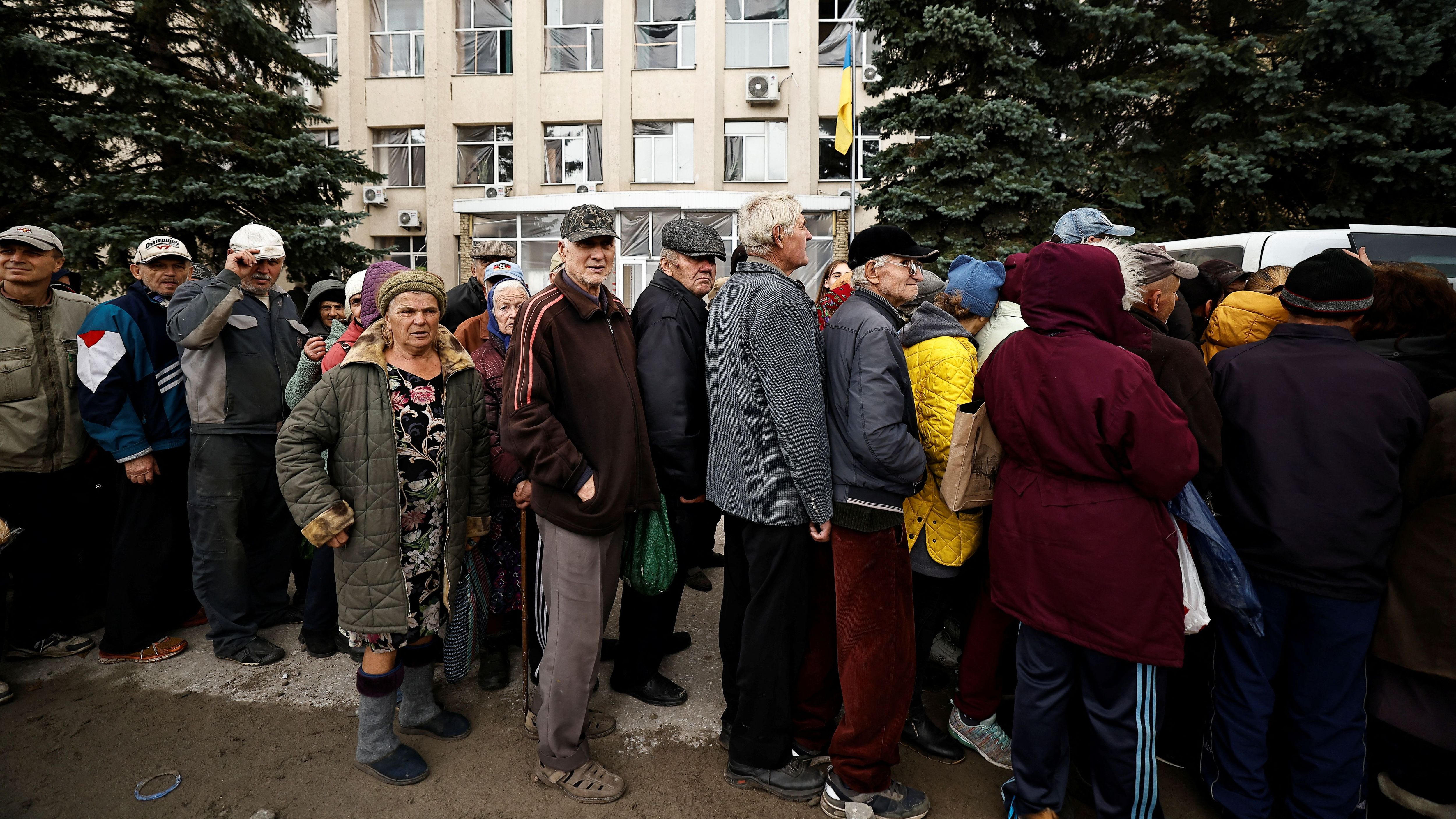 Oktober 2022: Nach wochenlangen Kämpfen erobert die ukrainische Armee die strategisch wichtige ostukrainische Stadt Lyman zurück - die Menschen dort sind auf humanitäre Hilfe angewiesen.