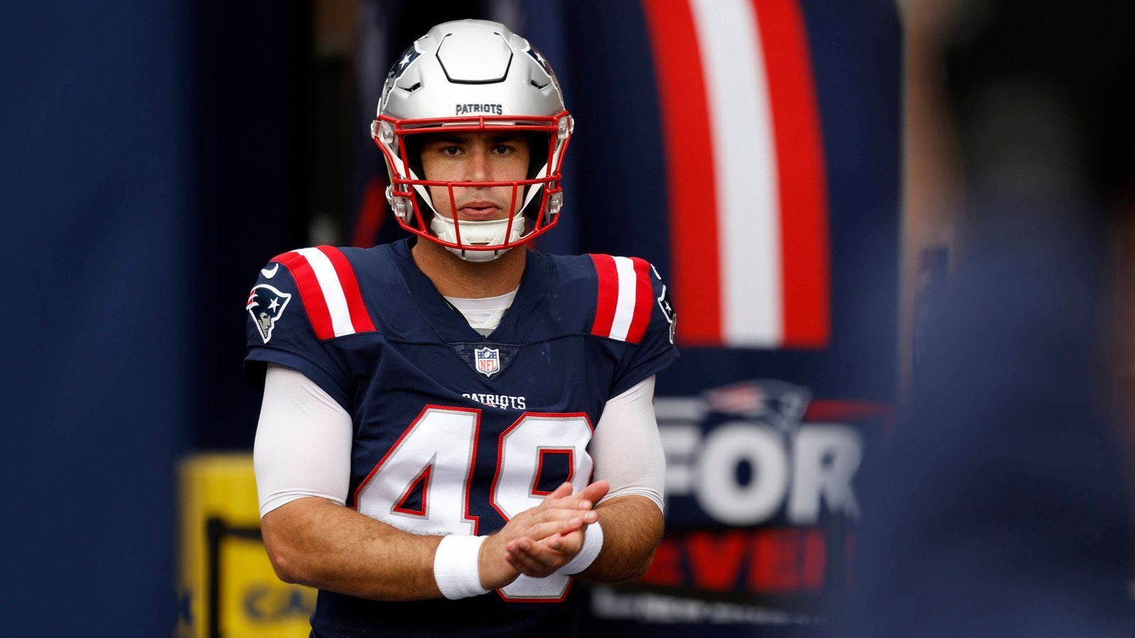 
                <strong>Joe Cardona</strong><br>
                Nach Matthew Slater ist ein weiterer Special Team Player unter den Dauerbrennern bei den New England Patriots. Allerdings geht Joe Cordana "erst" in sein neuntes Jahr mit der Franchise. Bis zur vergangenen Saison stand er in jedem Spiel auf dem Feld, bis ihn eine Verletzung die letzten drei Spiele außer Gefecht setzte. Er stand bei zwei Super-Bowl-Siegen mit auf dem Feld.
              