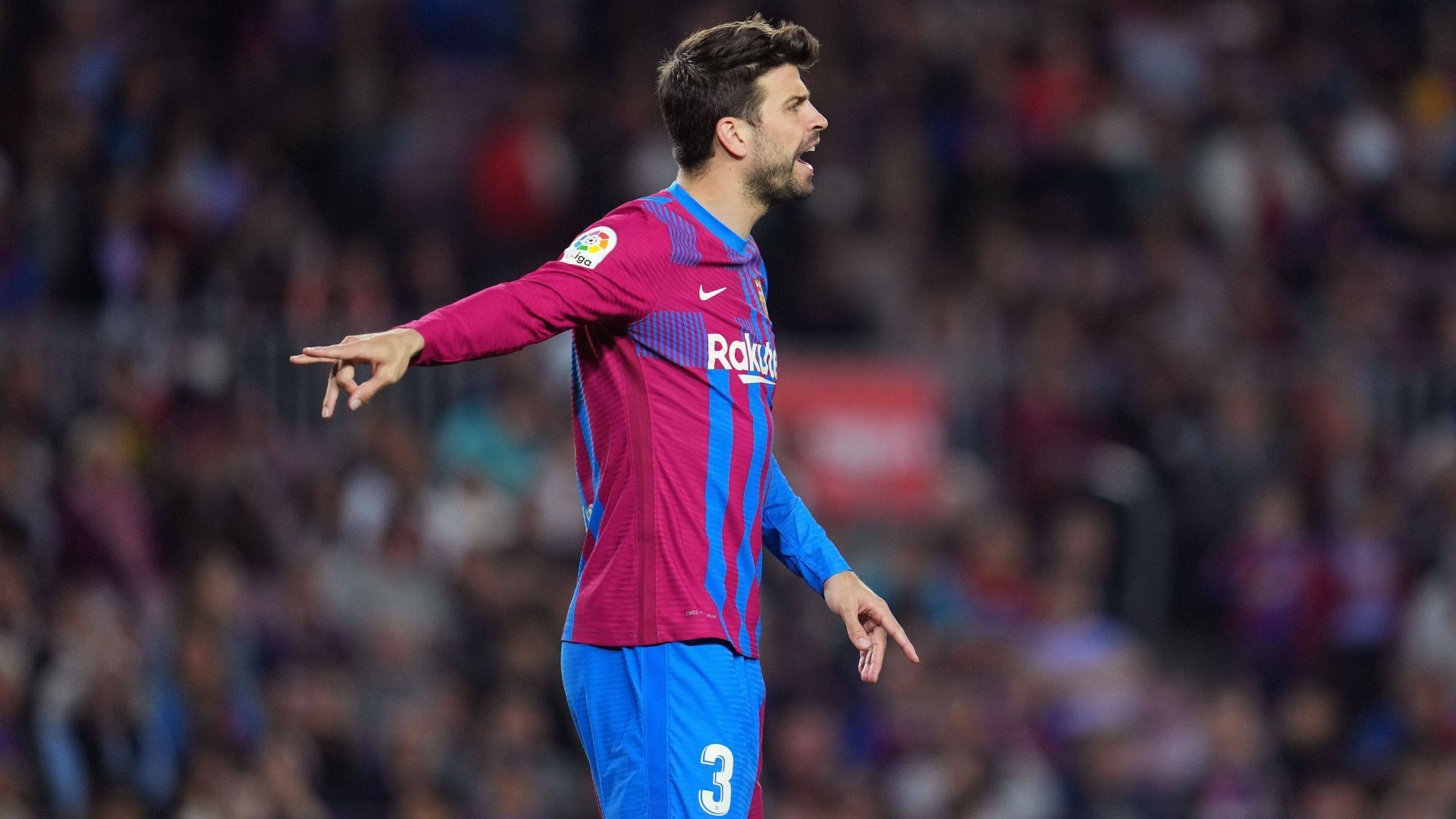 
                <strong>Gerard Pique (FC Barcelona)</strong><br>
                Das Thema Gehaltskürzungen steht bei Barcelona schon länger auf der Agenda. Wie spanische Medien berichten, drohen auch altgedienten Stars wie Gerard Pique ...
              