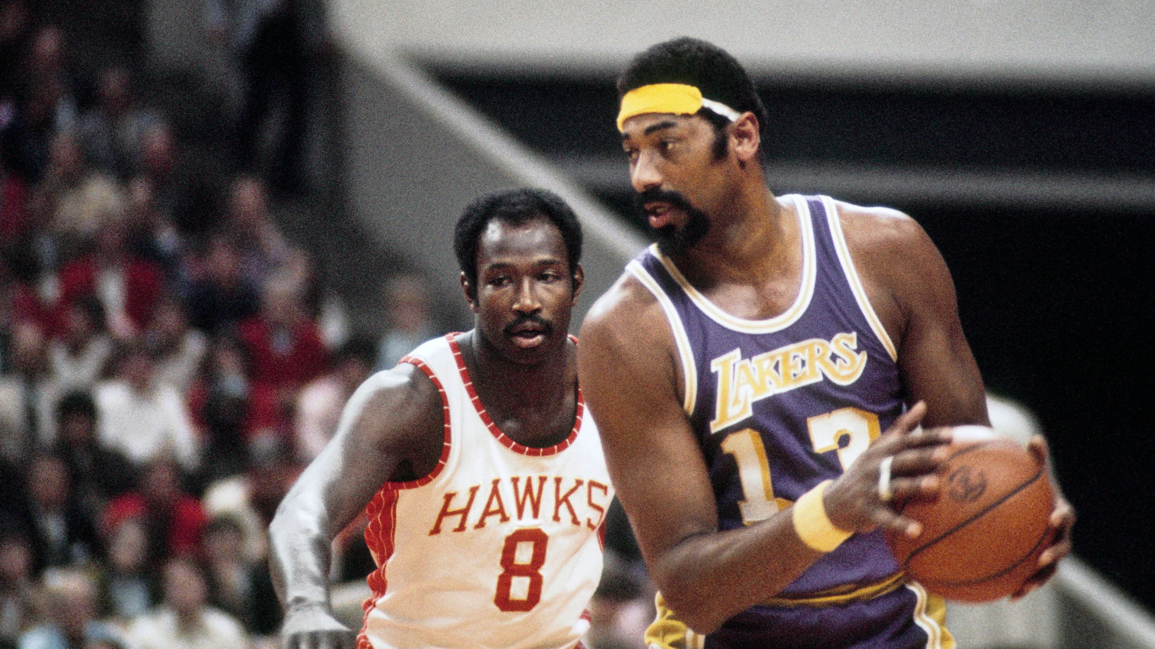 <strong>Platz 7: Wilt Chamberlain<br></strong>- Punkte: 31.419 (⌀ 30,1 Punkte pro Spiel)<br>- Spiele: 1.045<br>- In der NBA von: 1959-1973<br>- Teams: Philadelphia/San Francisco Warriors (heute: Golden State Warriors), Philadelphia 76ers, Los Angeles Lakers