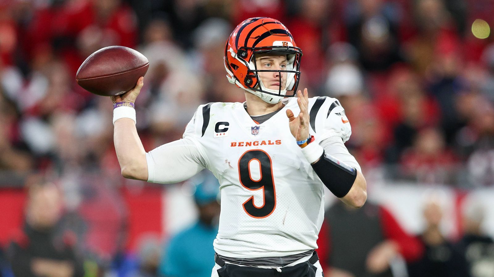 
                <strong>Platz 4: Joe Burrow </strong><br>
                &#x2022; Quarterback, Cincinnati Bengals<br>
              