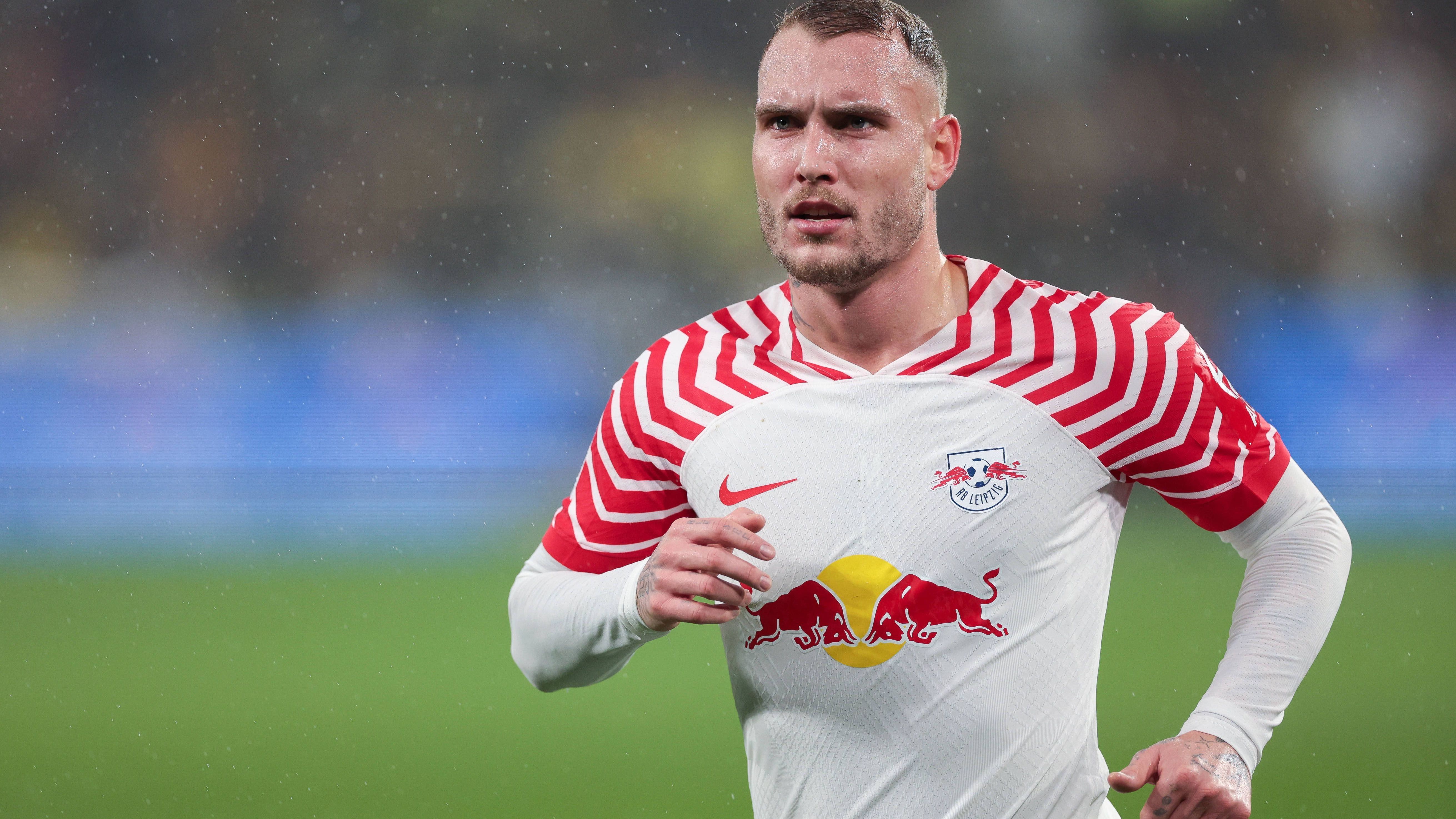 <strong>David Raum (RB Leipzig)</strong><br>Auf der linken Außenbahn ist der Nationalspieler nicht so auffällig, wie auf rechts Benjamin Henrichs. Nur selten kann sich David Raum wirklich entscheidend mit nach vorne einschalten. Kurz vor der Pause kommt er auch mal zu einem Abschluss, verfehlt dabei jedoch das Tor recht deutlich. <strong>ran-Note: 3</strong>