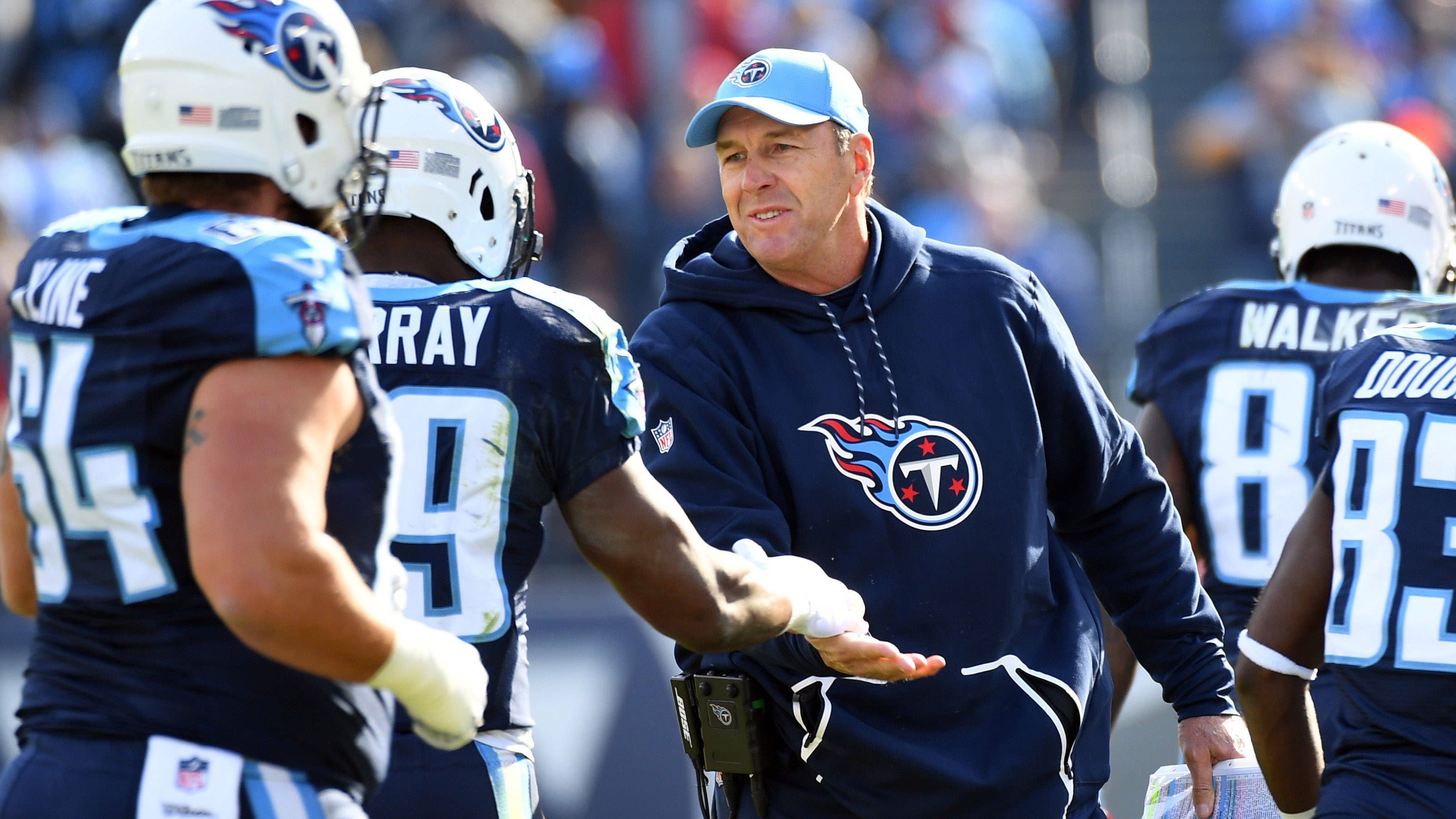 <strong>Mike Mularkey (Titans, 2015-2017)<br></strong>Denn sowohl 2016 als auch 2017 beendeten die Titans die Spielzeit mit einer positiven Bilanz von 9:7. Für die Playoffs reichte es aber nur im zweiten Jahr. In der Wild Card Round wurden die Chiefs bezwungen - es war der erste Playoff-Sieg für Tennessee seit 2003 -, danach gab es eine Pleite gegen die Patriots. Es war Mularkeys letztes Spiel als Titans-HC.