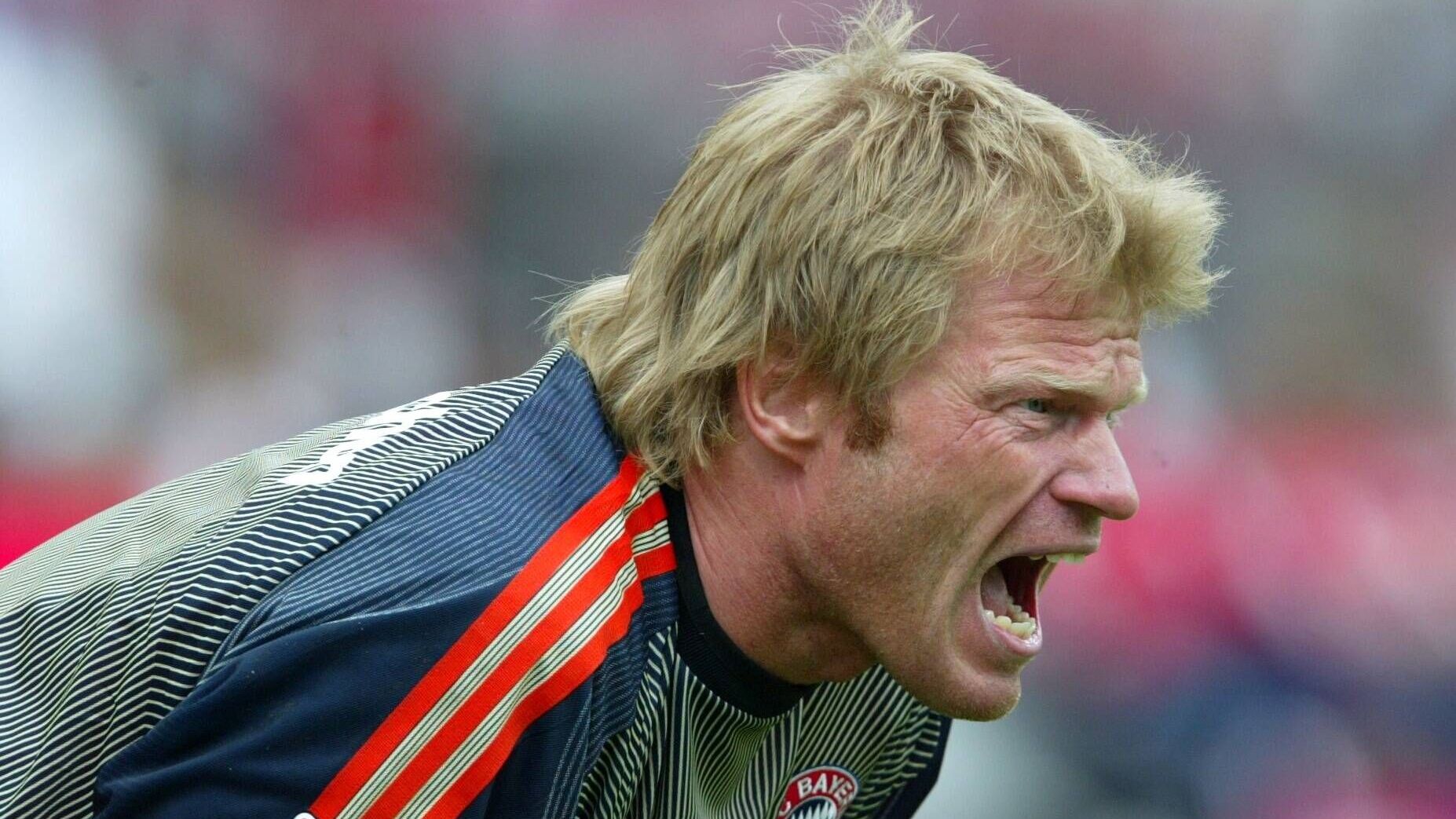 <strong>6. Oliver Kahn (56) mit 24 Titeln<br></strong><strong>Gewonnene Titel:</strong> 1x Europameister (1996); 1x Champions-League-Sieger (2001); 8x Deutscher Meister (1997, 1999, 2000, 2001, 2003, 2005, 2006, 2008); 6x Deutscher Pokalsieger (1998, 2000, 2003, 2005, 2006, 2008); 1x UEFA-Cup-Sieger (1996); 1x Weltpokalsieger (2001); 6x Deutscher Ligapokalsieger (1998, 1999, 2000, 2001, 2005, 2008)<br><strong>Position</strong>: Torwart<br><strong>Vereine</strong>: Karlsruher SC, FC Bayern München