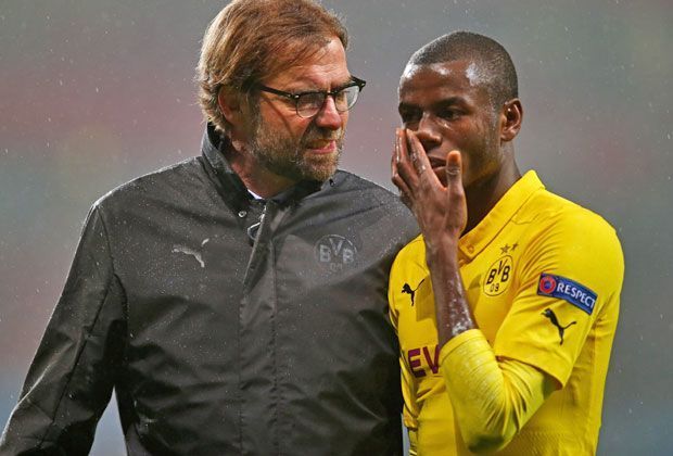 
                <strong>Jürgen Klopp macht Ramos rund</strong><br>
                Rumms! Das Spiel in London ist noch keine Minute abgepfiffen, da knöpft sich Trainer Jürgen Klopp schon den ersten BVB-Star vor. Sein Opfer ist der Kolumbianer Adrian Ramos ...
              