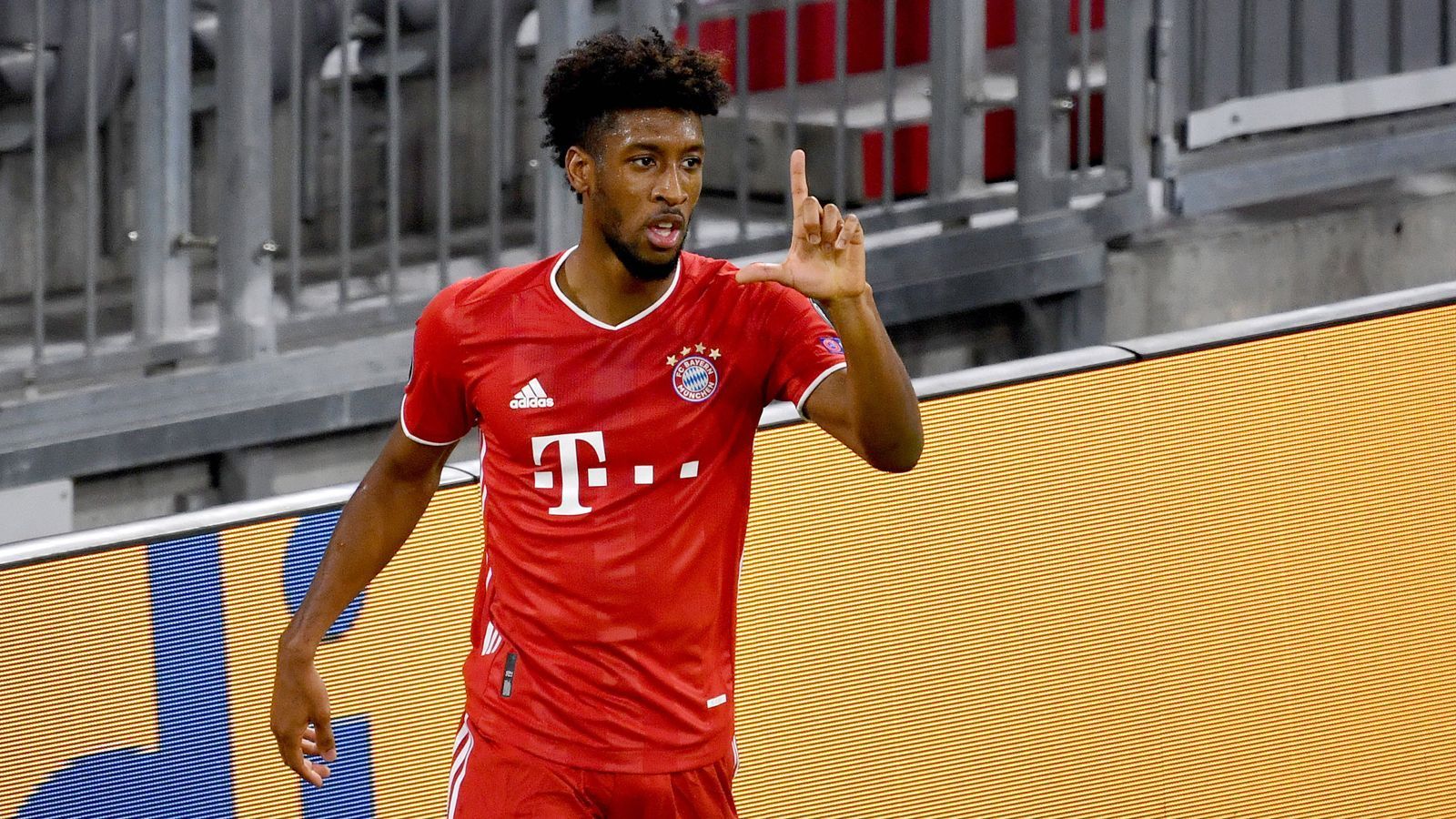 
                <strong>Angriff: Kingsley Coman (FC Bayern München)</strong><br>
                Auf den stark besetzten Außenbahnen der Bayern hat Kingsley Coman derzeit eindeutig die Nase vorn. Beim 4:0-Sieg über Atlético war er mit zwei Toren und einer Vorlage der Mann des Spiels, gegen Salzburg erzielte er ebenfalls ein Tor und eine Vorlage. Weil die Bayern schon vorzeitig qualifiziert waren, durfte er bei den abschließenden Gruppenspielen bei Atlético und gegen Moskau auf die Bank.
              