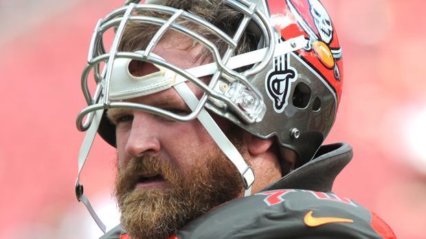 
                <strong>Logan Mankins</strong><br>
                …aber auch dem früheren Patriots und Buccaneers Guard Logan Mankins steht ein Vollbart einfach besser.
              