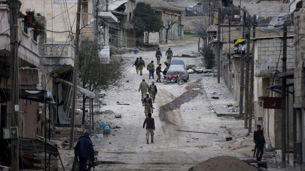 In der syrischen Stadt Rajo (Bild oben) sind IS-Kämpfer aus einem Gefängnis geflohen.