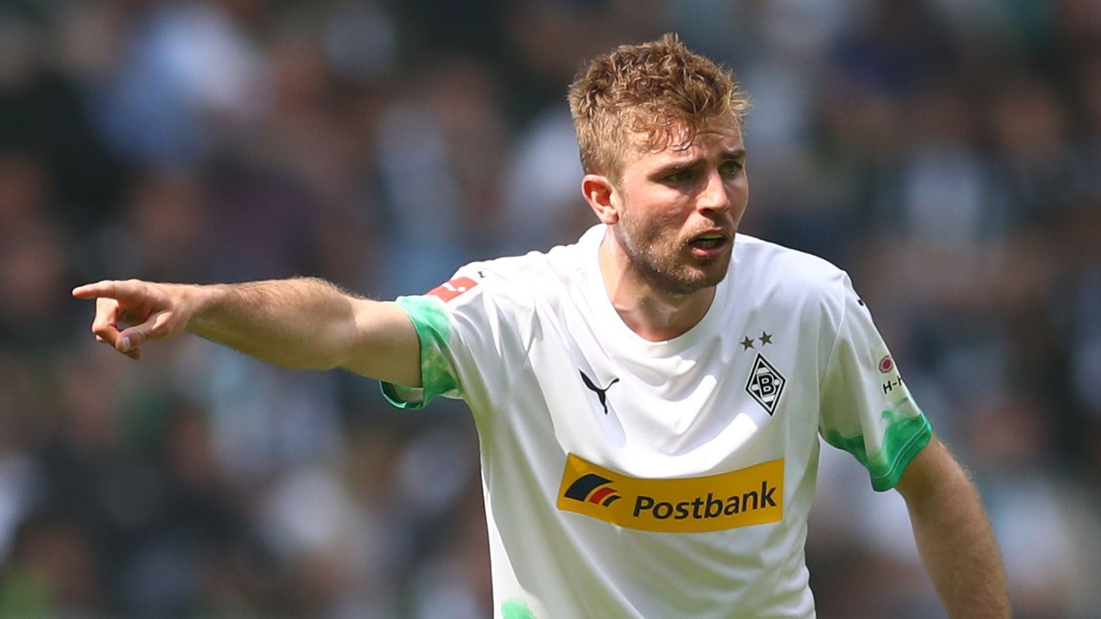 
                <strong>Christoph Kramer (Borussia Mönchengladbach)</strong><br>
                Auch Christoph Kramer steht womöglich Borussia Mönchengladbach zum Bundesliga-Auftakt nicht zur Verfügung. Der Mittelfeldspieler zog sich Ende Juli nach einem Zusammenprall einen Bänderriss im Sprunggelenk zu. Mittlerweile befindet sich Kramer zwar wieder im Lauftraining, ob er am ersten Spieltag gegen Schalke 04 zum Einsatz kommt, ist aber weiterhin fraglich.
              