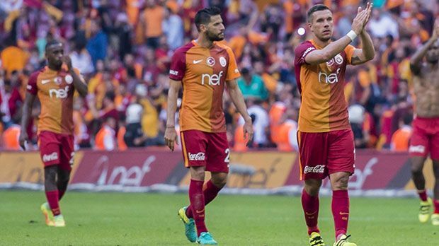 
                <strong>Platz 11: Galatasaray Istanbul</strong><br>
                Platz 11: Galatasaray Istanbul - 386.000 Trikots pro Jahr.
              