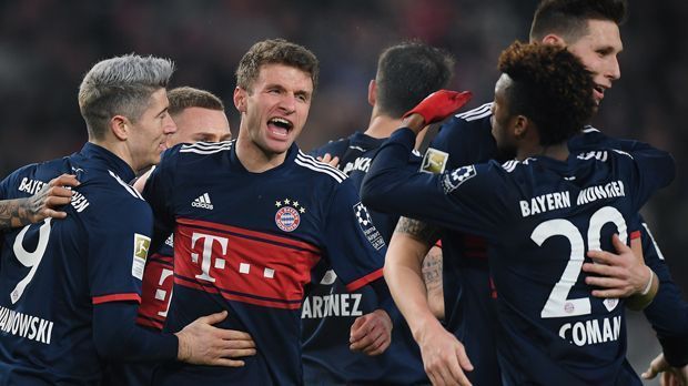 
                <strong>FC Bayern München (Deutschland)</strong><br>
                Dortmund schwächelt, Leipzig zollt der Dreifach-Belastung als Europapokal-Neuling Tribut und somit ist der FC Bayern München der Konkurrenz einmal mehr schon nach der Hinrunde scheinbar uneinholbar enteilt. Der deutsche Rekordmeister liegt nach 17 Spielen mit elf Punkten vor Überraschungsteam Schalke und somit dürfte die 27. Meisterschaft seit Einführung der Bundesliga für den FCB nur noch eine Frage der Zeit sein. Unter Trainer Jupp Heynckes, der am 8. Spieltag übernahm, holte das Münchner Star-Ensemble 27 von 30 möglichen Punkten. 
              