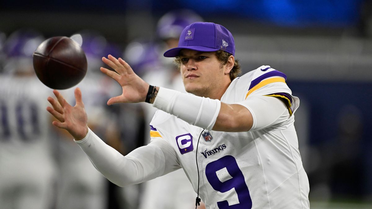 October 23, 2025 Minnesota Vikings quarterback J.J. McCarthy (9) in action during an NFL, American Football Herren, USA game in Inglewood, California. Mandatory Photo Credit : CSM Inglewood United ...
