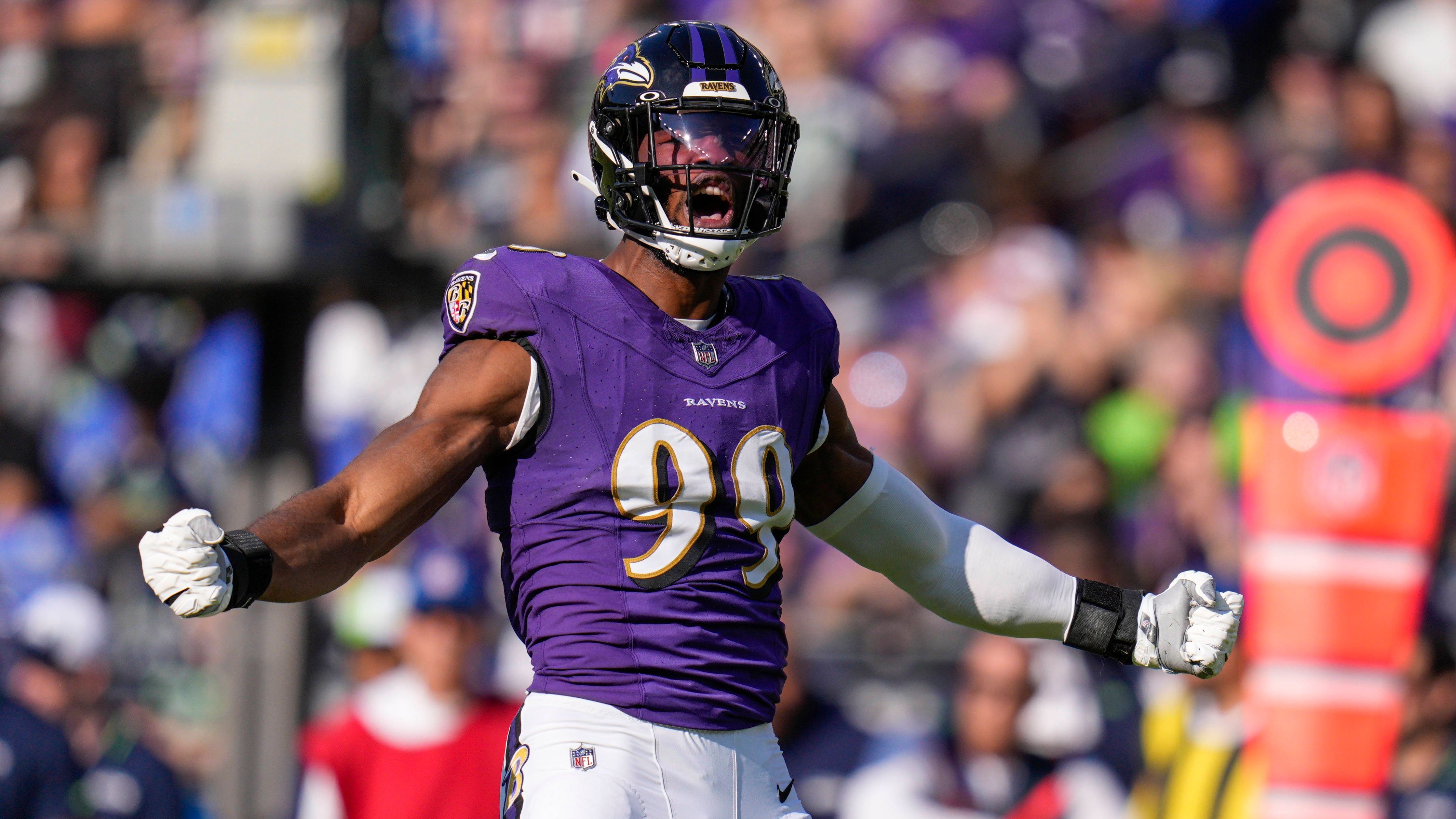 <strong>Baltimore Ravens: Odafe Oweh (Edge)</strong><br>Im starbesetzte Kader der Ravens ist Edge Rusher Oweh eher ein Geheimtipp. Aber: Der 1,96 Meter-Schrank bestach bereits in der Vorsaison durch Agilität und Schnelligkeit, steuerte bis zu seiner schweren Knöchelverletzung fünf Sacks bei. Bleibt er gesund, könnte es seine Breakout-Season werden.