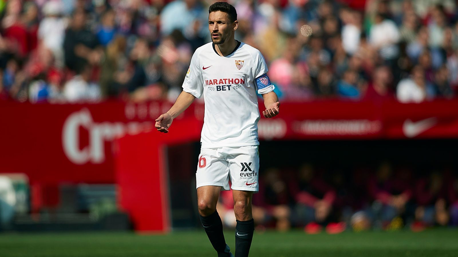 
                <strong>FC Sevilla</strong><br>
                Kapitän: Jesus NavasIm Team seit: 2017 (zuvor auch schon zwischen 2003 und 2013 beim FC Sevilla unter Vertrag)Vertrag bis: 2021
              