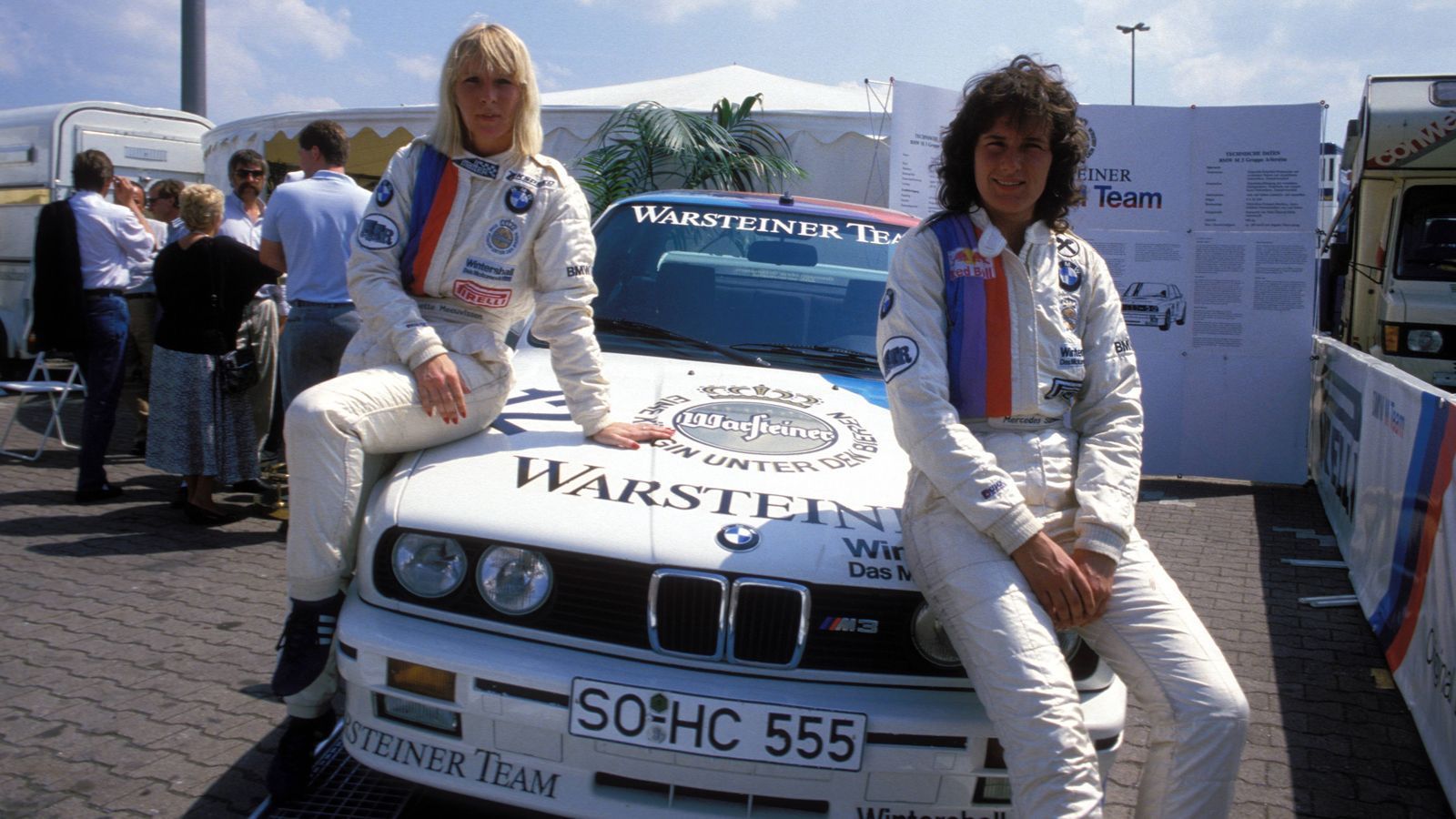 
                <strong>Mercedes Stermitz (DTM-Saison 1988, 12 Rennen)</strong><br>
                Auch Mercedes Stermitz kam vom Ford-Fiesta-Ladies-Cup zur DTM. Im BMW fuhr die Österreicherin insgesamt zwölf Rennen und holte in Wunstorf ihr bestes Ergebnis mit dem 15. Platz. 1993 wurde ihre Motorsport-Karriere durch einen Verkehrsunfall beendet.
              
