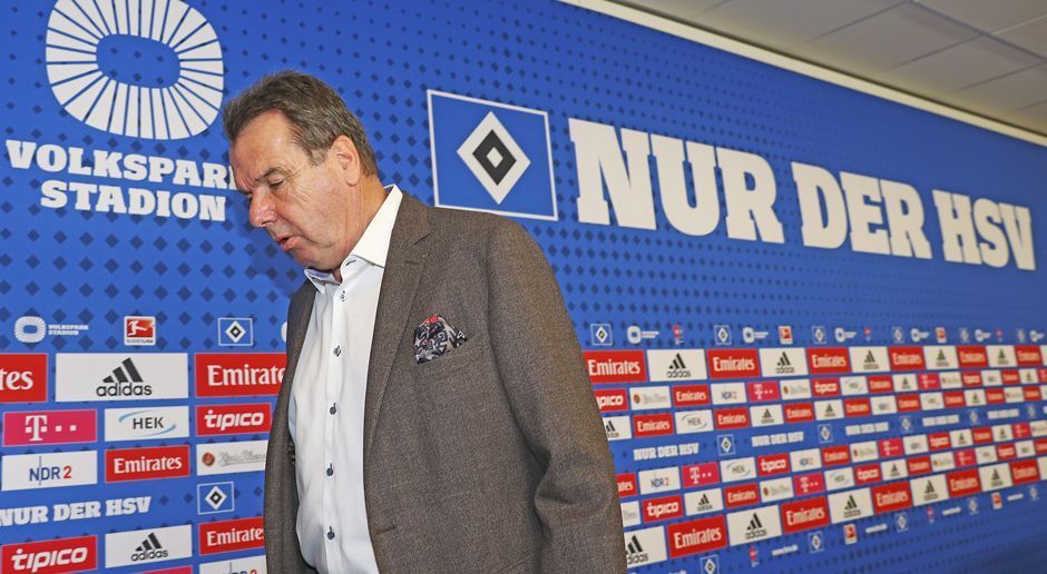 
                <strong>22. Dezember 2016: Bruchhagens erster Arbeitstag als HSV-Vorstand</strong><br>
                22. Dezember 2016: Heribert Bruchhagen hat seinen ersten Arbeitstag als Vorstandsvorsitzender beim Hamburger SV. Der 68-Jährige zeigt sich bereits bei seiner Vorstellung voller Tatendrang: "Nach dieser Pressekonferenz muss alles auf den Sport fokussiert sein." Bruchhagens Vorgänger Dietmar Beiersdorfer verlässt den HSV zum Jahresende.
              