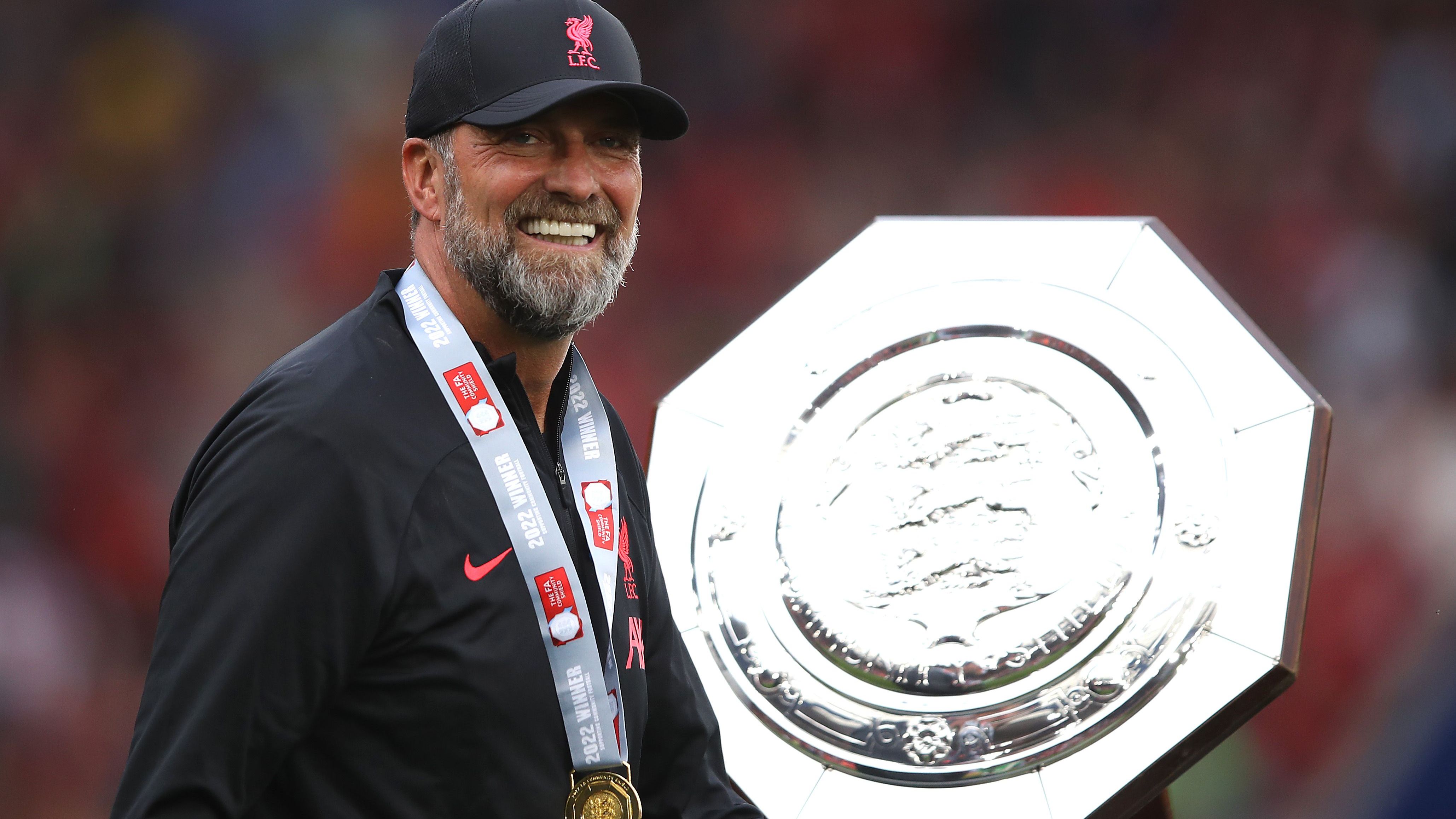 <strong>30. Juli 2022: Revanche gegen City</strong><br>Doch vorher gibt's noch einen Titel, wenn auch keinen sehr bedeutsamen. Im Community Shield gegen Manchester City revanchieren sich die Reds für die verlorene Meisterschaft. Zugegeben ein schwacher Trost.