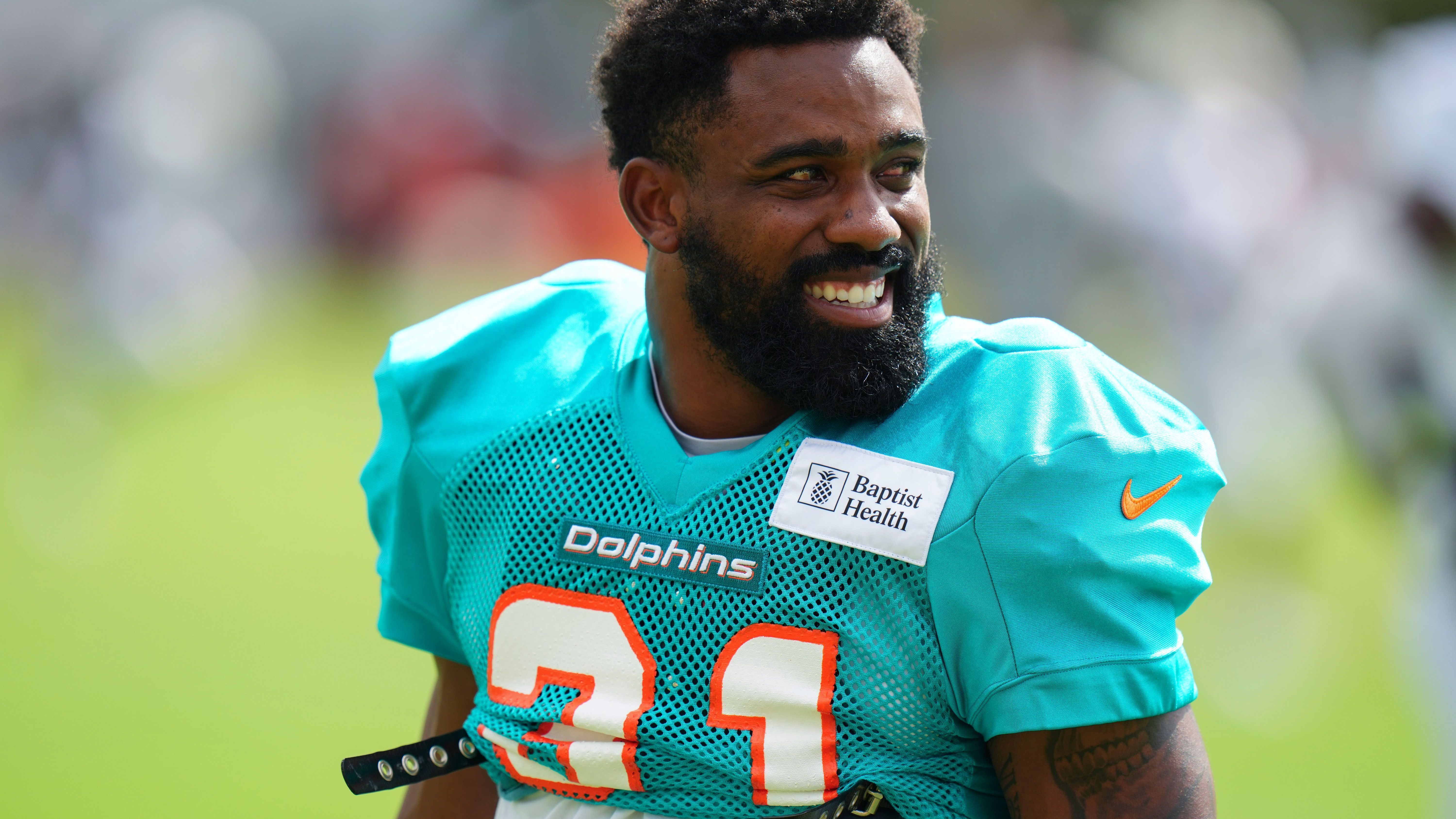 <strong>Raheem Mostert (Miami Dolphins)</strong><br>Die Miami Dolphins müssen bei ihrem Gastspiel bei den Seattle Seahawks neben Tua Tagovailoa wohl auch Raheem Mostert ersetzen. Head Coach Mike McDaniel sagte über den an der Brust verletzten Running Back: "Ich bin pessimistisch, dass er spielen kann, kann es aber nicht ausschließen." Bei einem Ausfall würde es umso mehr auf De'Von Achane ankommen, der bei zwei Touchdowns - je einer per Lauf und durch die Luft - steht.