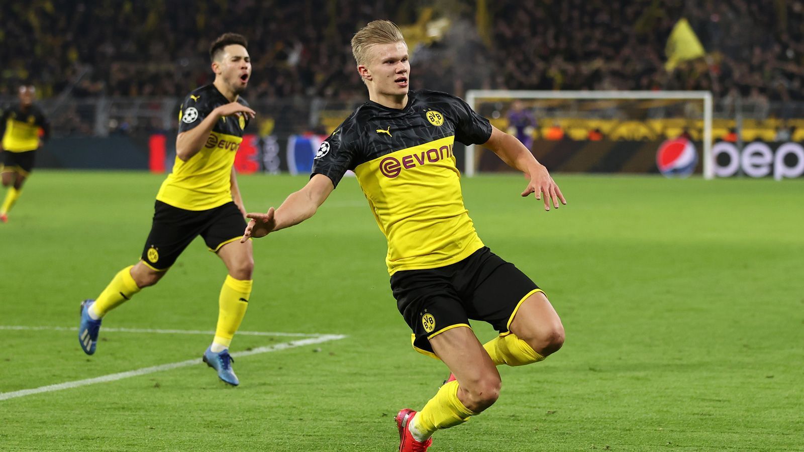 
                <strong>2. Borussia Dortmund (51 Punkte)</strong><br>
                Die Dortmunder werden sicherlich auch am Ende der Saison mit dem zweiten Tabellenplatz leben können, doch gerade wegen des noch ausstehenden Spiels zu Hause gegen den FC Bayern schielen Lucien Favre und Co. Richtung Meisterschaft. Auch der BVB war zuletzt in guter Form und konnte so die in der Hinrunde enteilten Leipziger und Gladbacher abfangen. Im Saisonschlussspurt wartet neben dem FC Bayern RB Leipzig aus der Spitzengruppe. Doch Achtung: Platz 5 und die Europa League sind ebenfalls nur vier Punkte entfernt - für die Borussia ist dementsprechend noch alles möglich.
              