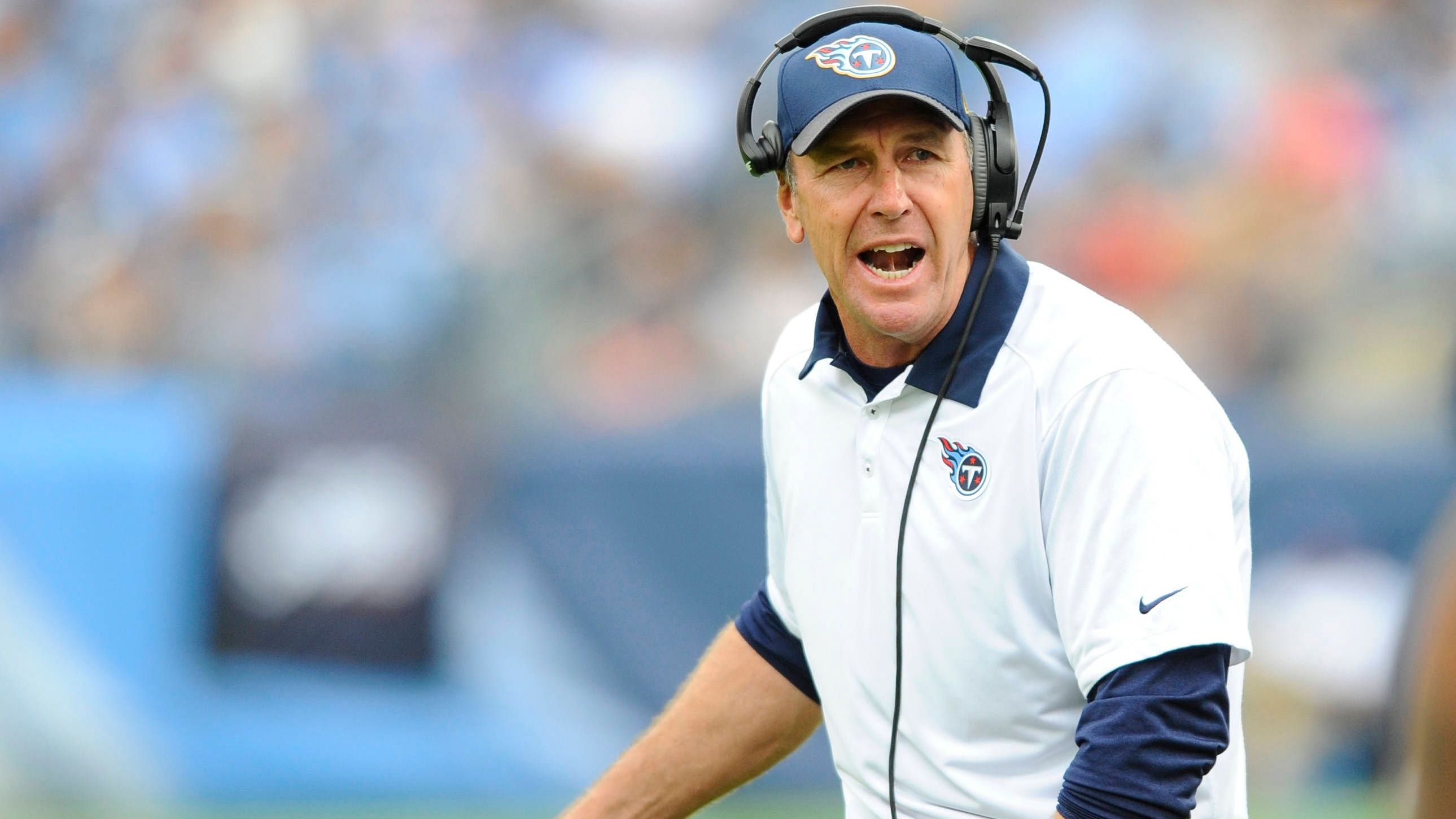 <strong>Mike Mularkey (Titans, 2015-2017)<br></strong>Zunächst wurde Mike Mularkey 2014 als Tight Ends Coach und Assistant Head Coach installiert, ehe er im November 2015 zunächst als Interims-HC vorgestellt wurde. Die Saison beendete er mit zwei Siegen und sieben Niederlagen, Tennessee stellte mit nur drei Erfolgen in der kompletten Saison das schlechteste Team der Liga. Aber der Turnaround gelang.