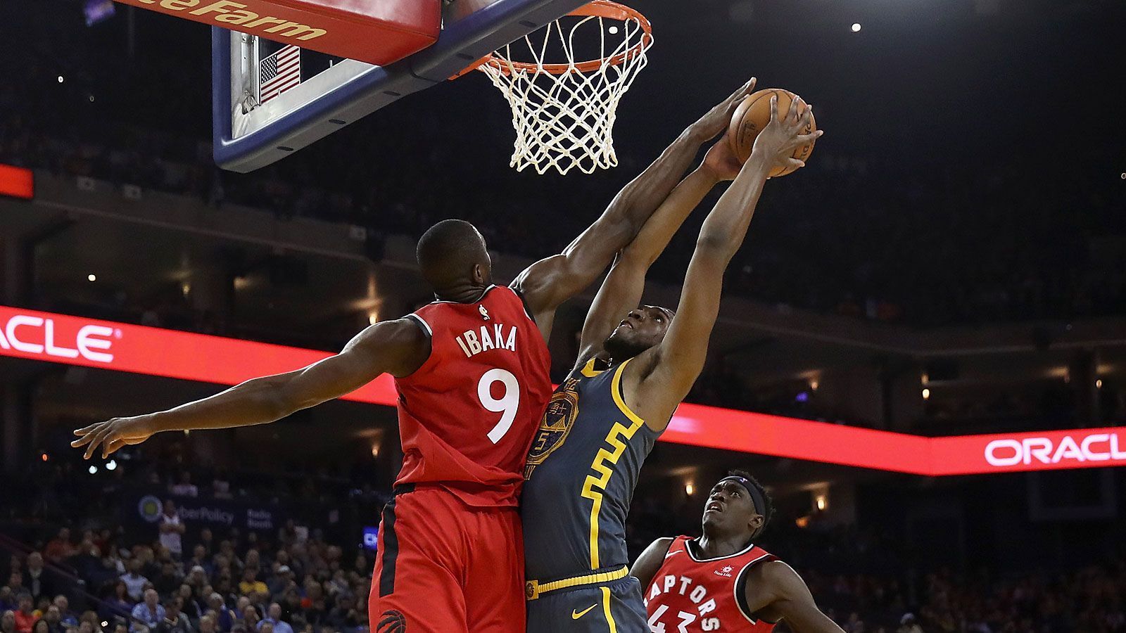 
                <strong>Raptors in direkten Duellen mit Weißer Weste</strong><br>
                In der Regular Season trafen die beiden Klubs zweimal aufeinander, der Sieg ging jeweils an die Raptors. Zwei Wochen nach dem hart erkämpften 131:128 nach Overtime in eigener Halle folgte das 113:93 in Oakland.
              