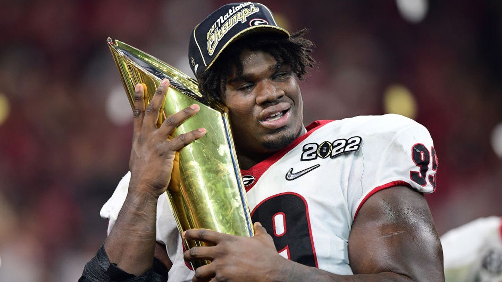 
                <strong>13. Pick: Houston Texans - Jordan Davis (Georgia), DL</strong><br>
                Krankes Biest, hat Potenzial ein mega Steal zu werden. Wenn die Texans erst einen O-Liner holen, schlagen sie hier für die D-Line zu. Ansonsten anders herum.Die Draft Needs der Texans: Edge, CB, OL
              