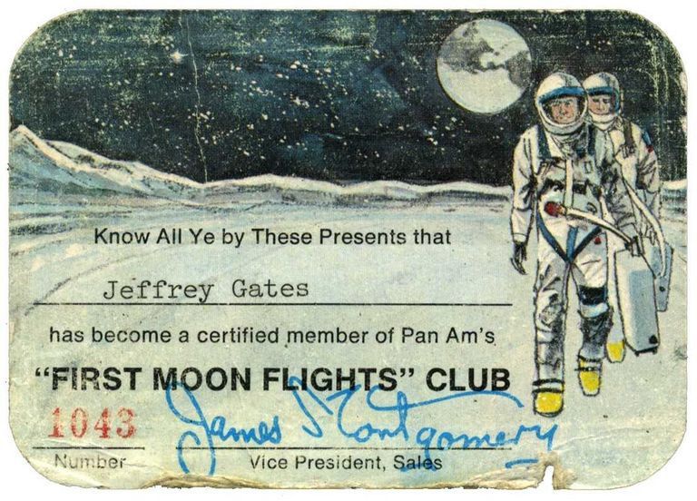 Flüge zum Mond wurden schon früher offeriert. Die US-Fluggesellschaft PanAm bot noch vor der ersten Mondlandung eine Mitgliedschaft für den "First Moon Flights Club" an. Quasi eine Warteliste für kommende Linienflüge zum Mond. Bis 1971 hatte der Club 93.000 Mitglieder. Umsonst. 1991 ging PanAm pleite.      