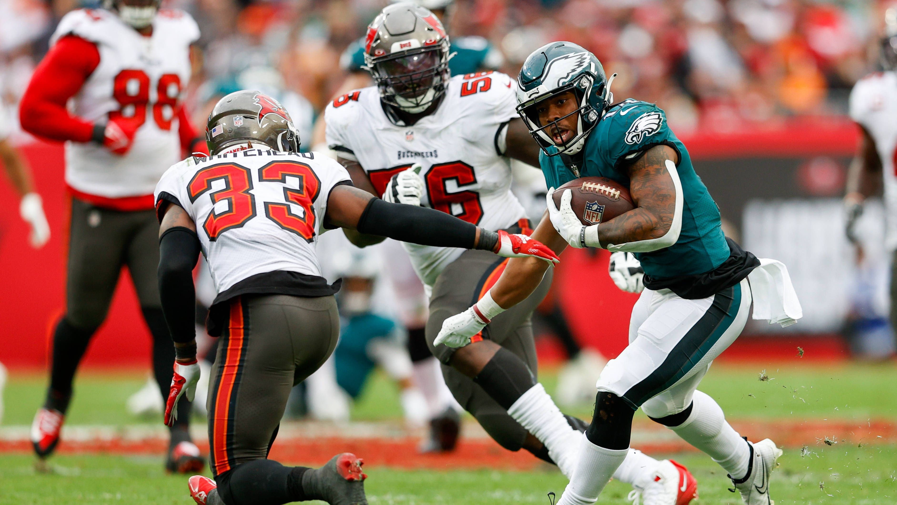 <strong>Tampa Bay Buccaneers vs. Philadelphia Eagles (6)</strong><br>Sechsmal standen sich die Bucs und Eagles in den Playoffs gegenüber, zuletzt in der Wild Card Round am vergangenen Wochenende, als Tampa Philly förmlich demolierte. Auch die Gesamtstatistik spricht für die Buccaneers, so konnten sie vier der sechs Spiele gewinnen.