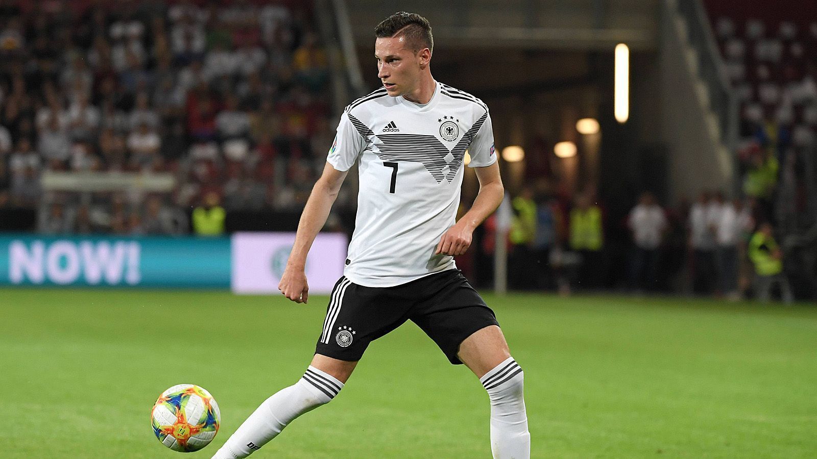 
                <strong>Mittelfeld</strong><br>
                Julian Draxler (Paris SG): Der Kapitän des erfolgreichen Confed-Cup-Teams 2017 kommt nach seiner Verletzung bei PSG immer mehr in Schwung. Ist er fit, dürfte Löw mit dem flexiblen Offensivspieler planen. ran-Fazit: Gute Chancen
              