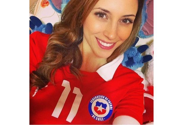 
                <strong>Daniela Colett</strong><br>
                Das sexy brasilianische Model ist mit dem chilenischen Nationalspieler Eduardo Vargas liiert, der gegen Spanien die Führung schoss. 
              