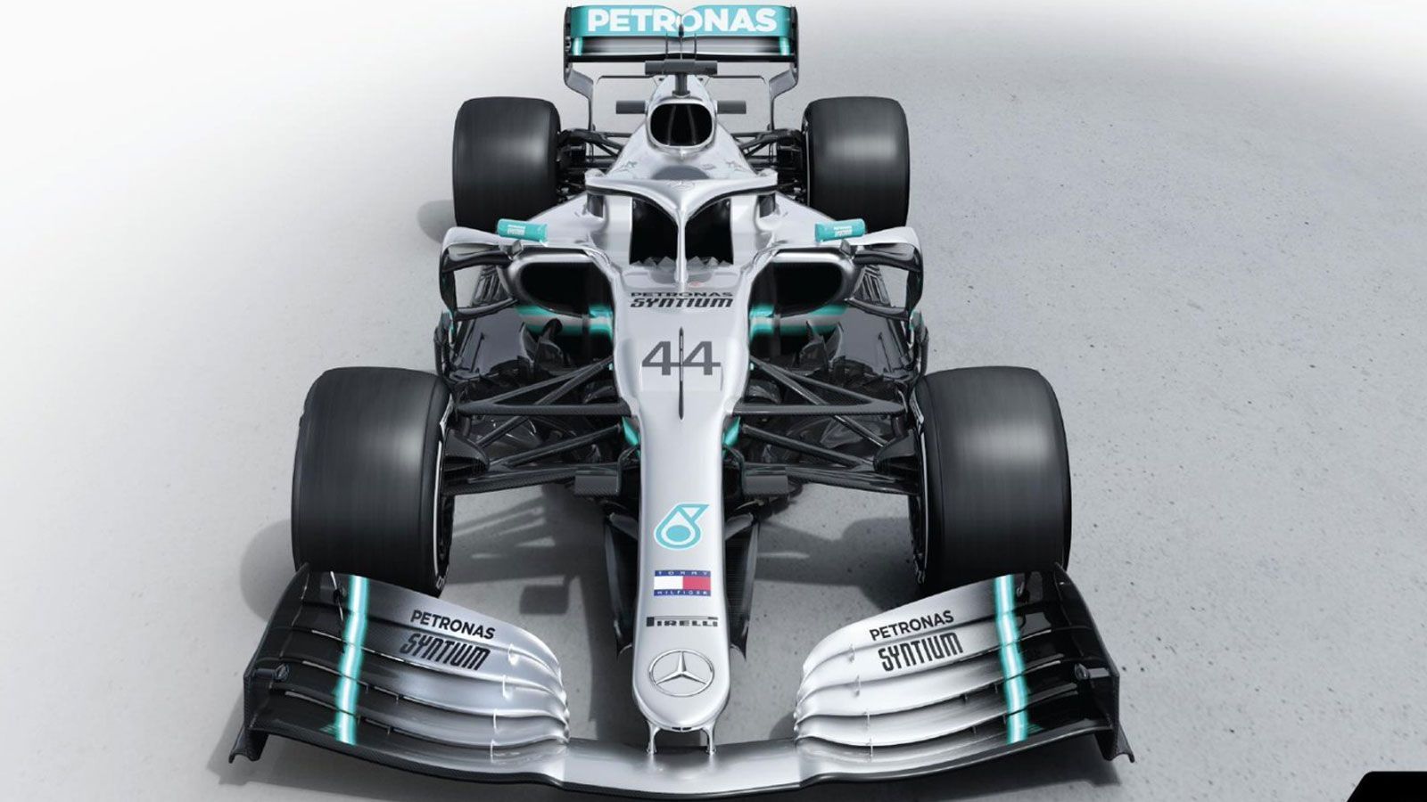 
                <strong>Formel-1-Autos 2019: Mercedes-AMG Petronas Motorsport</strong><br>
                So sieht er aus, der neue Bolide von Mercedes. Der Name des 2019er Silberpfeils lautet Mercedes AMG F1 W10 EQ Power+. Er ist der Nachfolger von fünf Weltmeisterautos und soll selbst zu einem werden. Am Steuer sitzen wie schon in den vergangenen beiden Jahren Fünffach-Champion Lewis Hamilton aus Großbritannien und der Finne Valtteri Bottas.
              