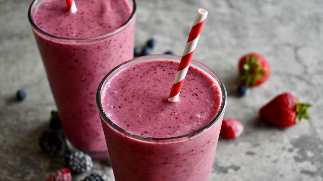 Ein leckerer Power-Drink mit Beeren&nbsp;