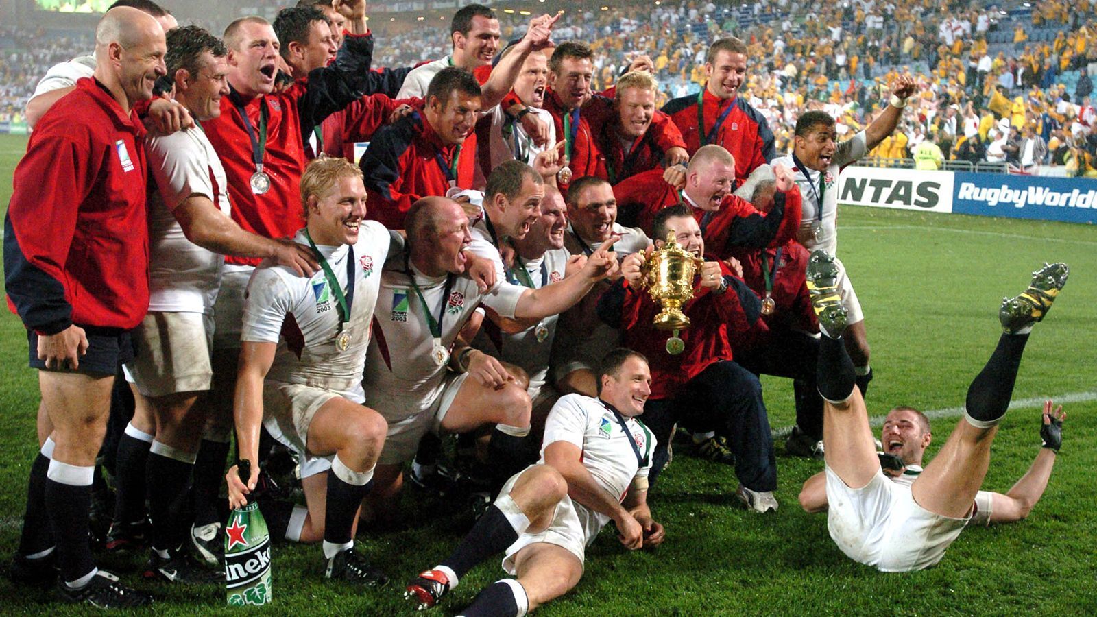 <strong>England 2003</strong><br>
                Gastgeber: Australien; Finale: England - Australien 20:17 n.V.
