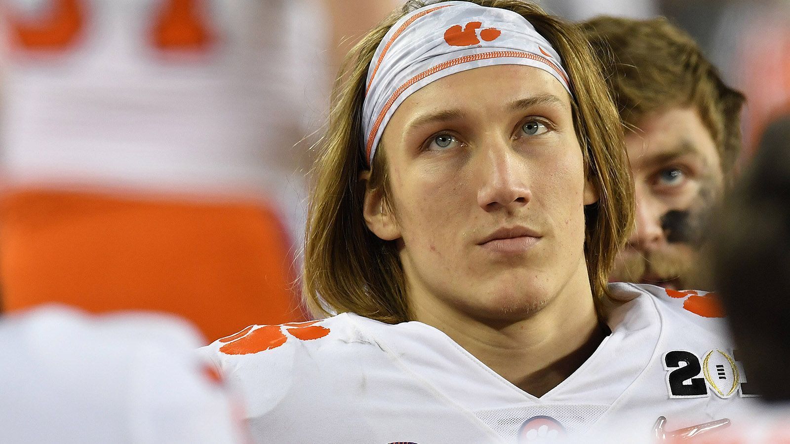 
                <strong>1. Pick: Jacksonville Jaguars - Trevor Lawrence (Quarterback) QB1</strong><br>
                Lawrence hat bis hierhin eine Karriere hingelegt, die All-Time Greatness verspricht. Der Hype um ihn seit der High-School ist vergleichbar mit Andrew Luck oder Peyton Manning. Lawrence ist sicher der Nummer-Eins-Pick. Hoffen wir für uns alle, dass er keine typische Jaguars-Karriere hinlegen wird.
              