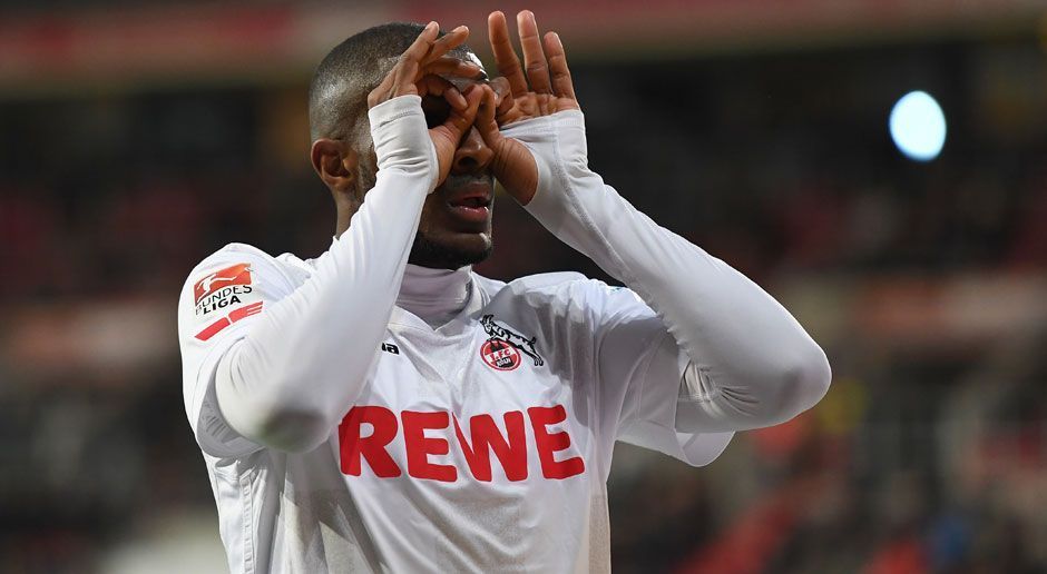 
                <strong>Anthony Modeste (Tianjin Quanjian)</strong><br>
                Im Juli 2017 hat Anthony Modeste den 1. FC Köln verlassen und sich dem chinesischen Klub Tianjin Quanjian angeschlossen. Doch ganz so gut scheint es ihm in China nicht zu gefallen. Der "Express" will erfahren haben, dass sich der Stürmer eine ganz besondere Klausel in seinen Mega-Vertrag (Jahresgehalt soll bei rund zehn Millionen Euro liegen) hat schreiben lassen. Demnach hat sich Modeste eine unbegrenzte Anzahl an Freiflügen von China nach Köln zusichern lassen, damit er seine Familie, die in Köln bleiben soll, so oft wie möglich besuchen kann. 
              