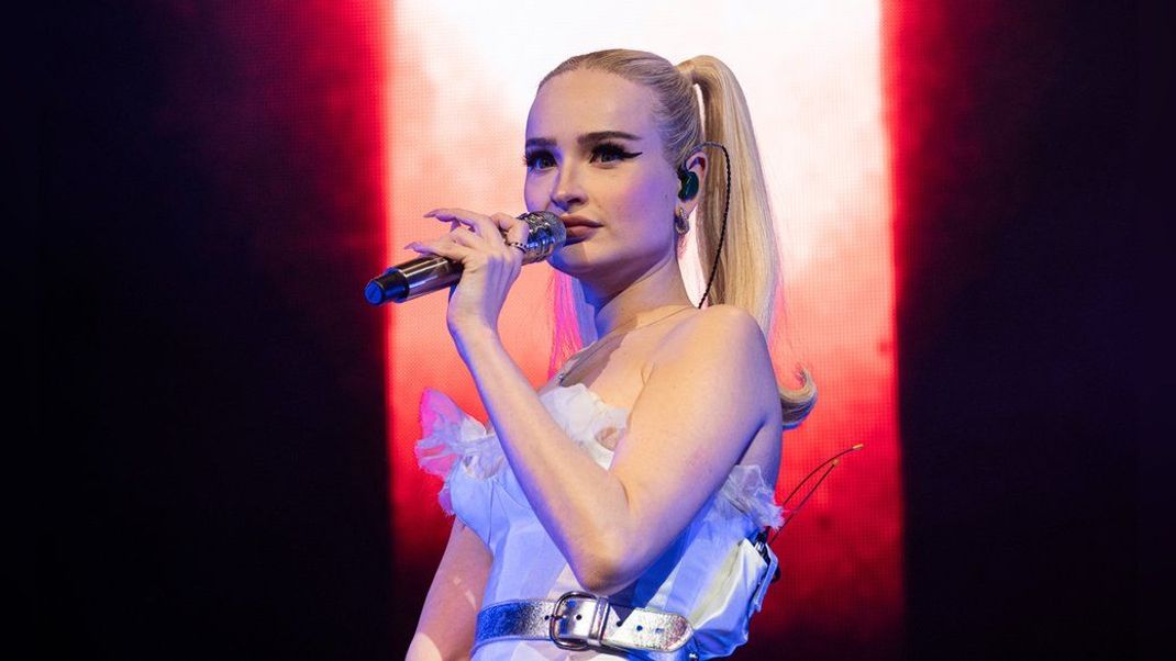 Aus gesundheitlichen Gründen hat Grammy-Gewinnerin Kim Petras nun alle Festival-Auftritte diesen Sommer abgesagt.