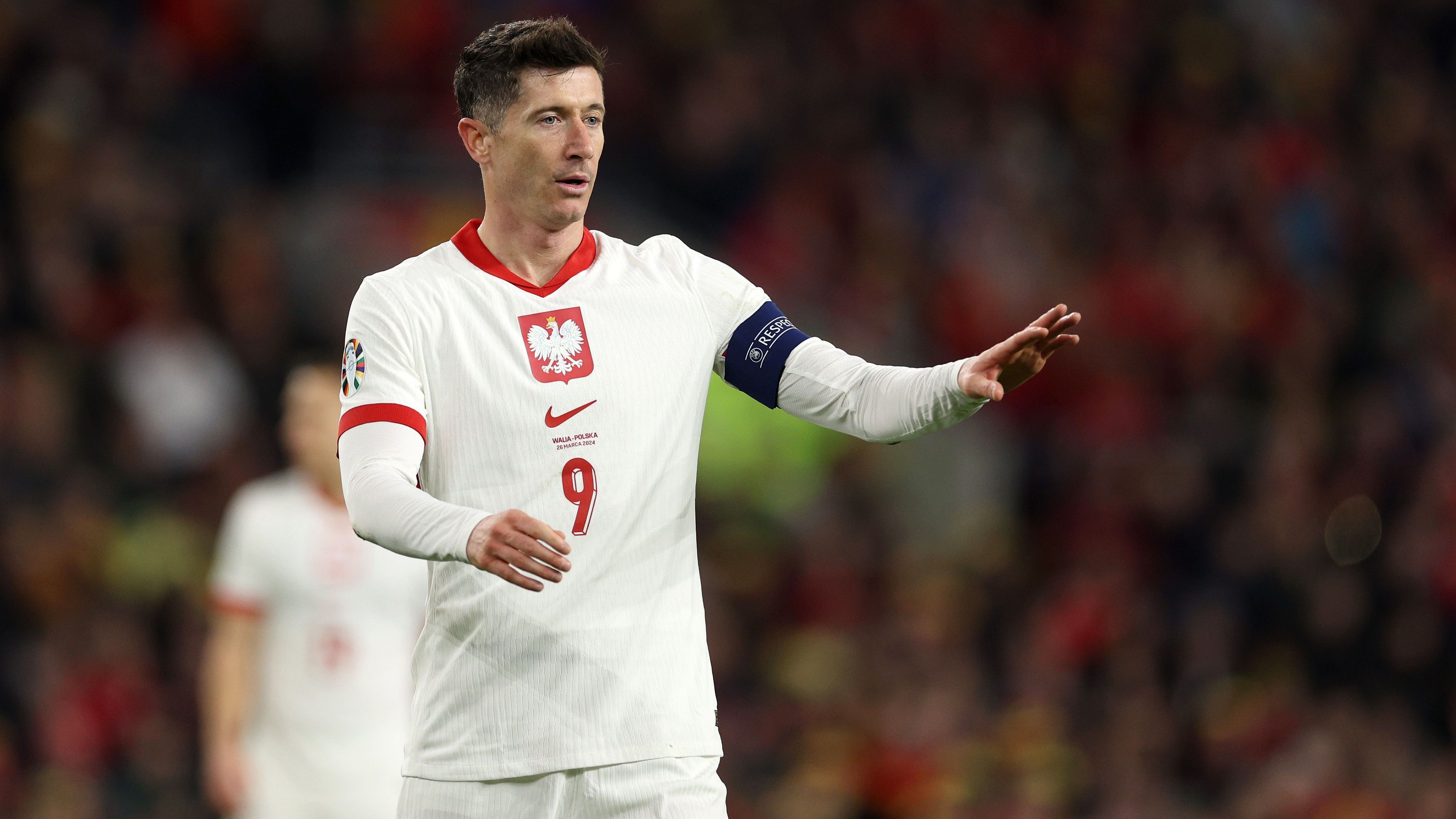 <strong>Polen: Robert Lewandowski</strong><br>Verein: FC Barcelona<br>Länderspiele: 148 (82 Tore)<br>Position: Mittelstürmer<br>Alter: 35 Jahre<br>Marktwert: 15 Millionen Euro