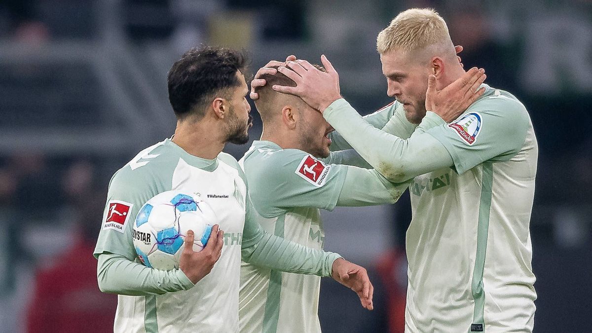 25.01.2025, Fussball: 1. Bundesliga, Saison 2024 2025, 19. Spieltag, Borussia Dortmund - SV Werder Bremen im Signal Iduna Park in Dortmund. Romano Schmid (SV Werder Bremen, 20) und Marvin Duksch (S...