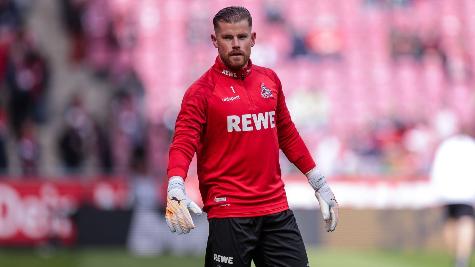 
                <strong>Platz 10 (geteilt): Timo Horn (1. FC Köln)</strong><br>
                &#x2022; Im Verein seit: 01.07.2011 (zehn Jahre, neun Monate und 18 Tagen)<br>&#x2022; Vertrag bis zum: 30.06.2023<br>&#x2022; Pflichtspiele für den Verein: 328<br>
              