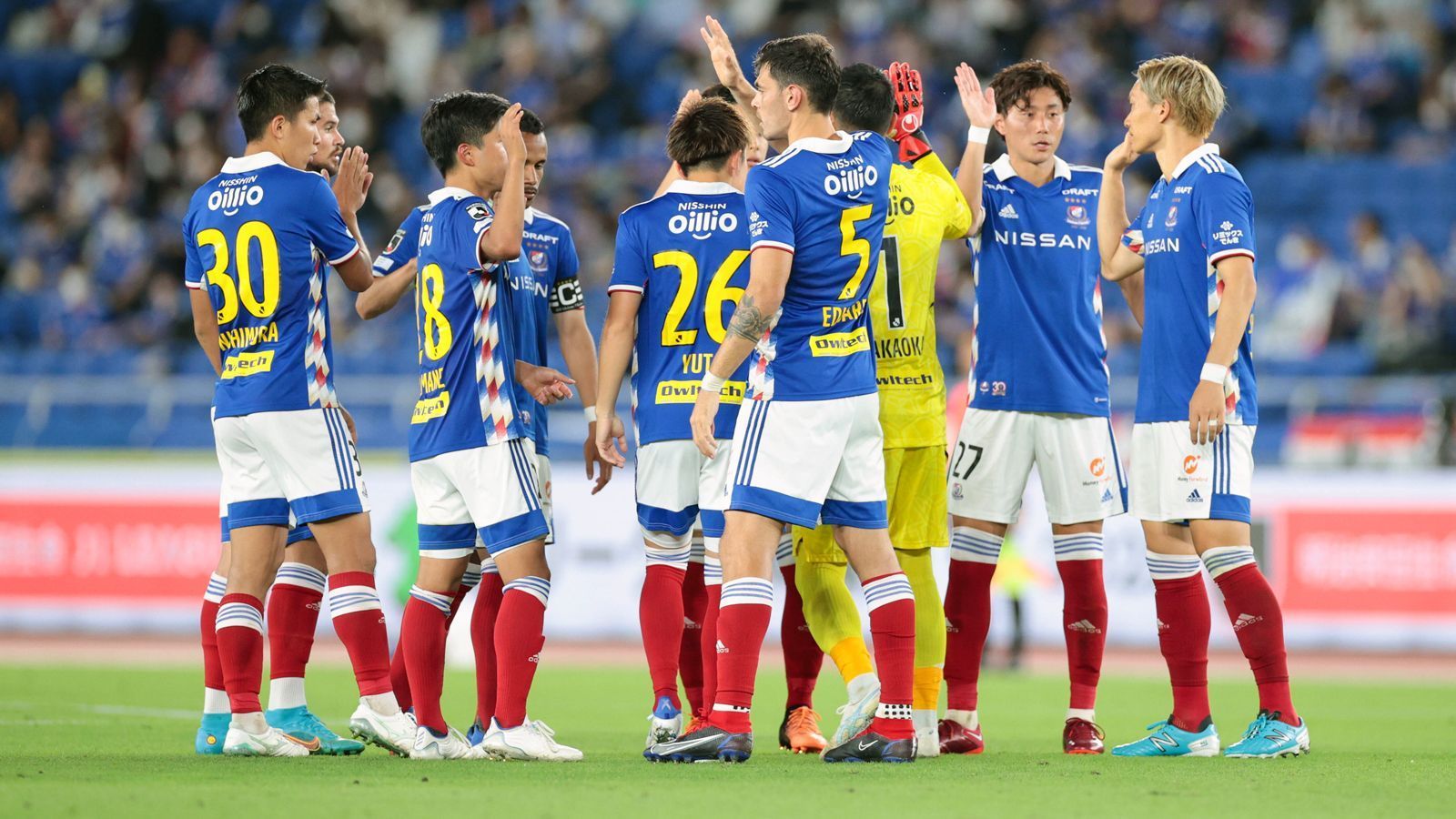 
                <strong>Yokohama F. Marinos (Japan)</strong><br>
                Im Mai 2014 wurde das Investment der City Football Group beim japanischen Klub Yokohama F. Marinos bekannt. Die Fußball-Holding soll aber nur 20 Prozent der Anteile halten, der Auto-Konzern Nissan hingegen die restlichen 80 Prozent. Durch die Verbindung zwischen den Japanern und ManCity haben die Engländer Ko Itakura (nun bei Borussia Mönchengladbach) und Ryotaro Meshino verpflichtet. Beide konnten sich aber nicht durchsetzen, Meshino wechselt in Kürze zurück in die Heimat zu Gamba Osaka. 
              