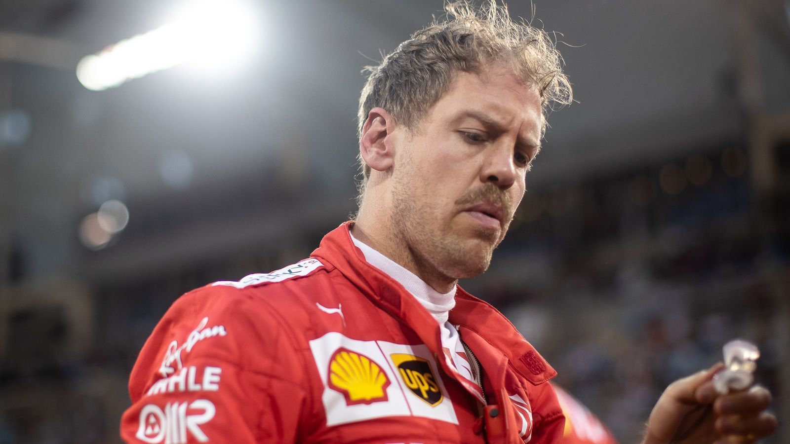 
                <strong>Platz 10: Sebastian Vettel</strong><br>
                Für den vierfachen Weltmeister war es ein katastrophaler Start in die Formel-1-Saison. Beim ersten Grand Prix in Österreich war Sebastian Vettel für seinen Fauxpas selbst verantwortlich, bein zweiten Lauf in der Steiermark schoss ihn sein Teamkollege Charles Leclerc ab. Dabei machte das Qualifying zuvor sogar Hoffnung, immerhin reichte es am Samstag für Q3. Ferrari hat nach dem ersten Rennen Updates am Wagen installiert, ob die im Rennen auch auf lange Distanz wirken, wird sich in Budapest zeigen müssen.
              