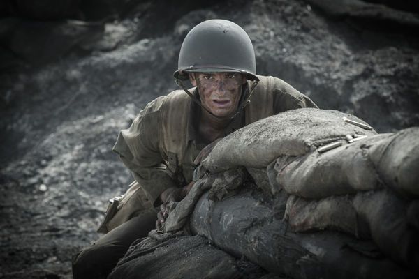 Desmond T. Doss, gespielt von Andrew Garfield, wird im Zweiten Weltkrieg als Soldat verpflichtet. ©universum film
